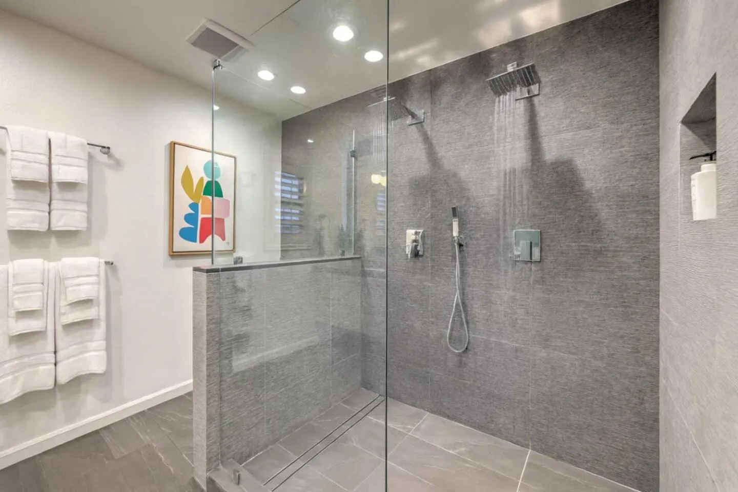 Sunset Swim, Luxury Vegas Villa with Pool, Hot Tub