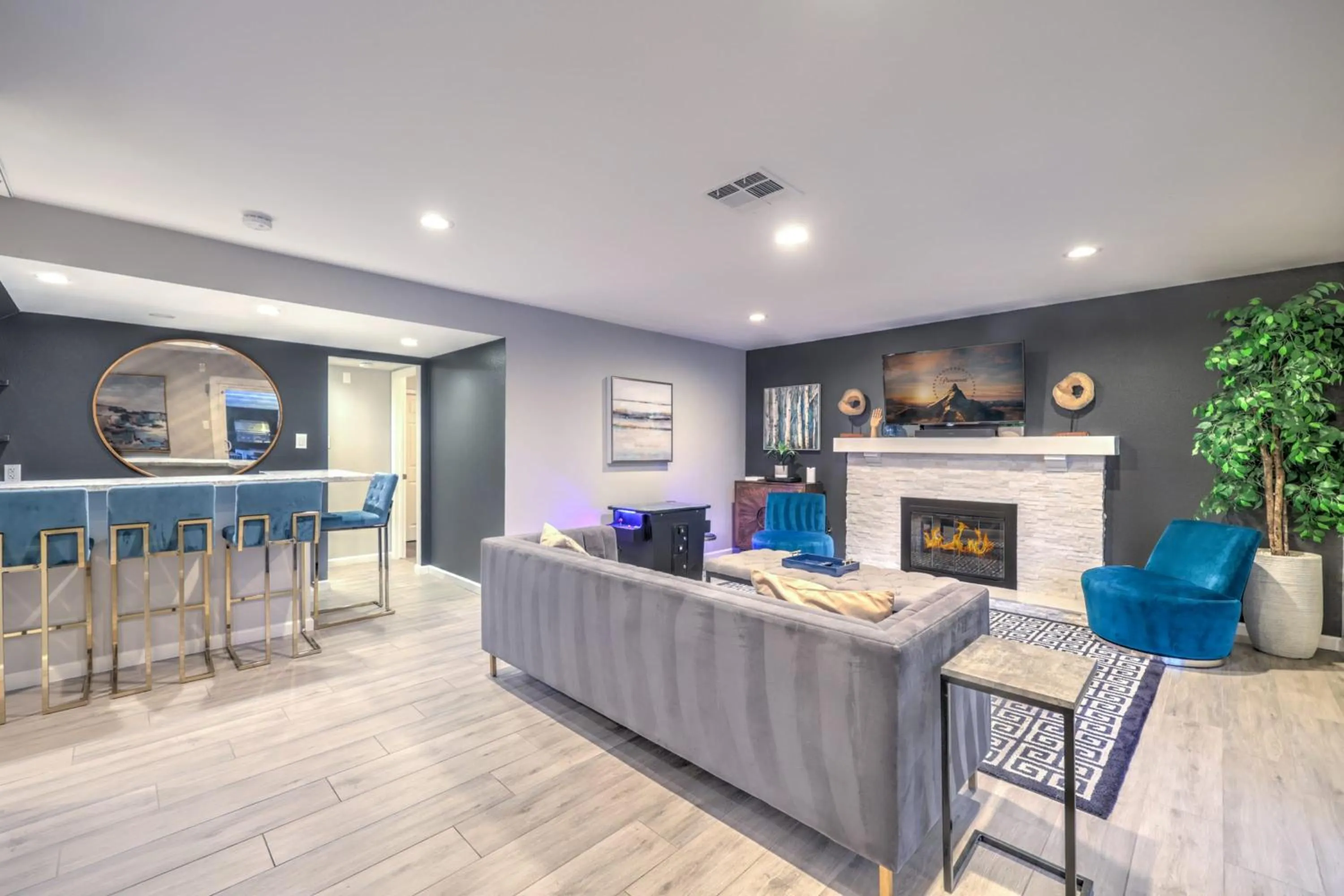 Sunset Swim, Luxury Vegas Villa with Pool, Hot Tub