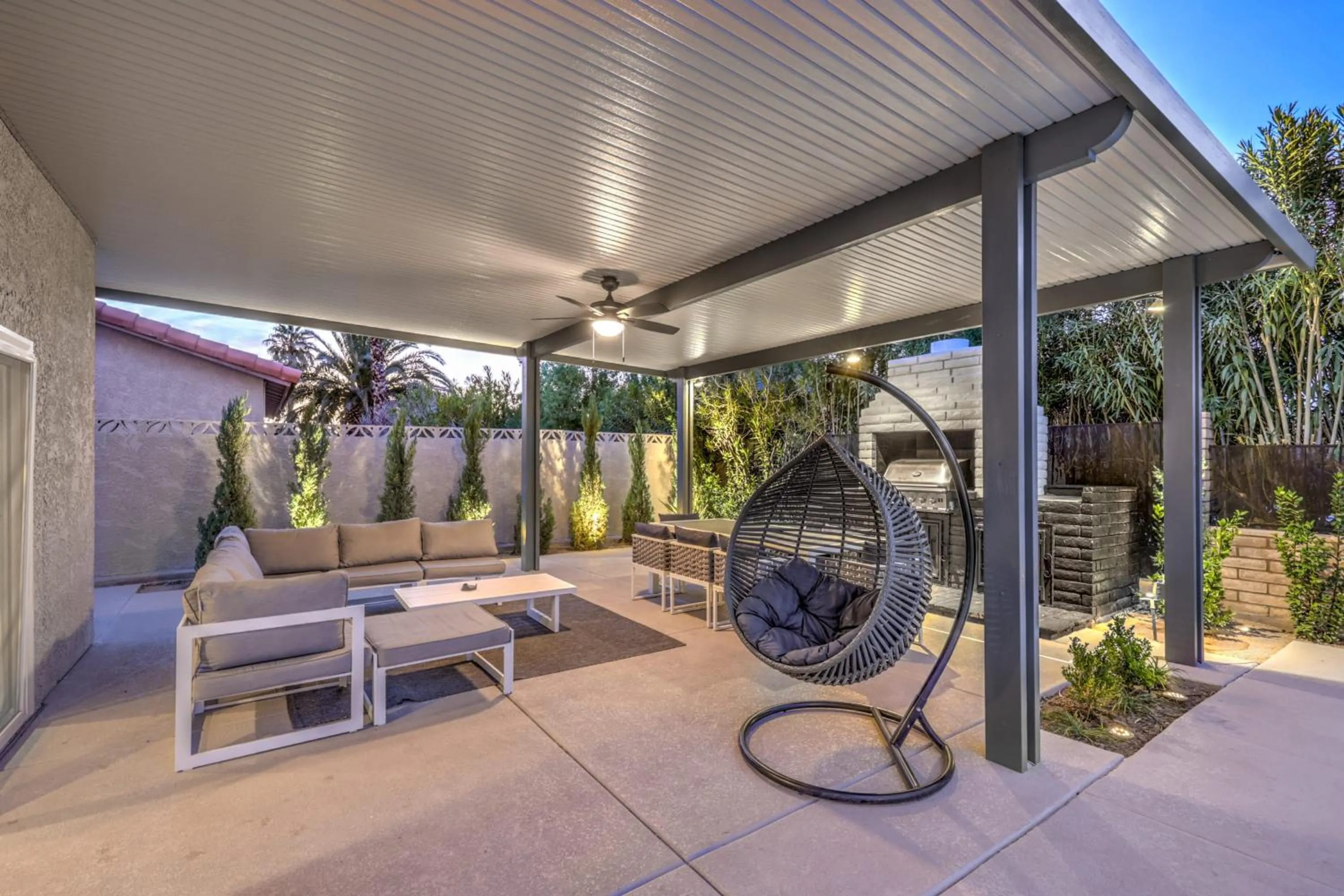 Sunset Swim, Luxury Vegas Villa with Pool, Hot Tub