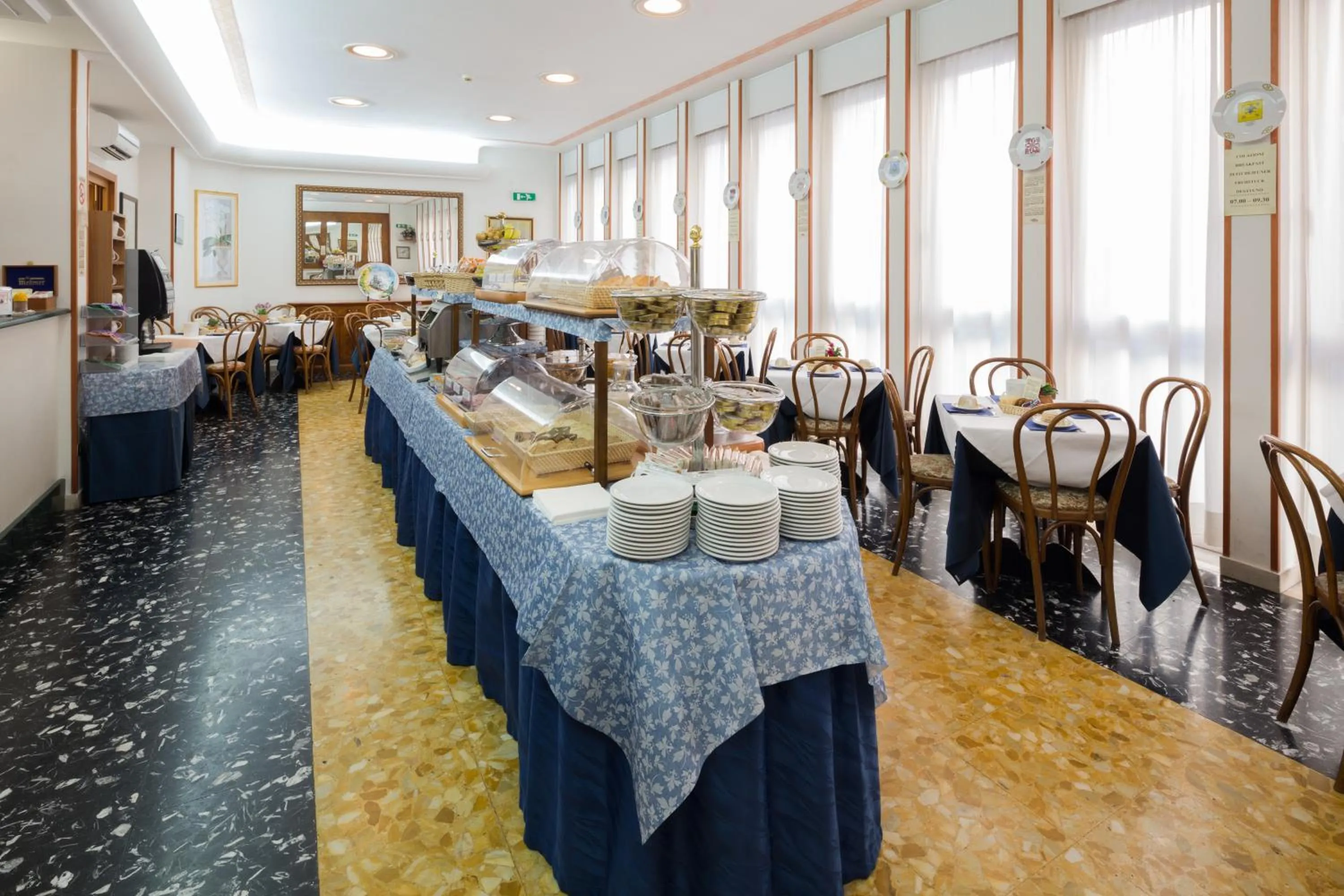 Breakfast in Hotel Terminus & Plaza