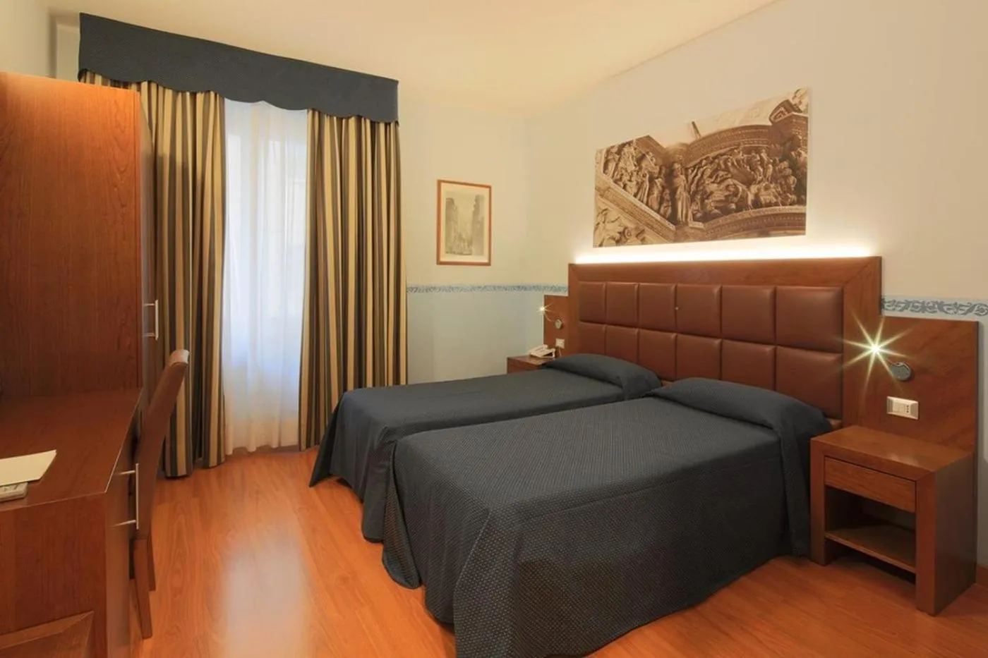 Photo of the whole room, Bed in Hotel Terminus & Plaza