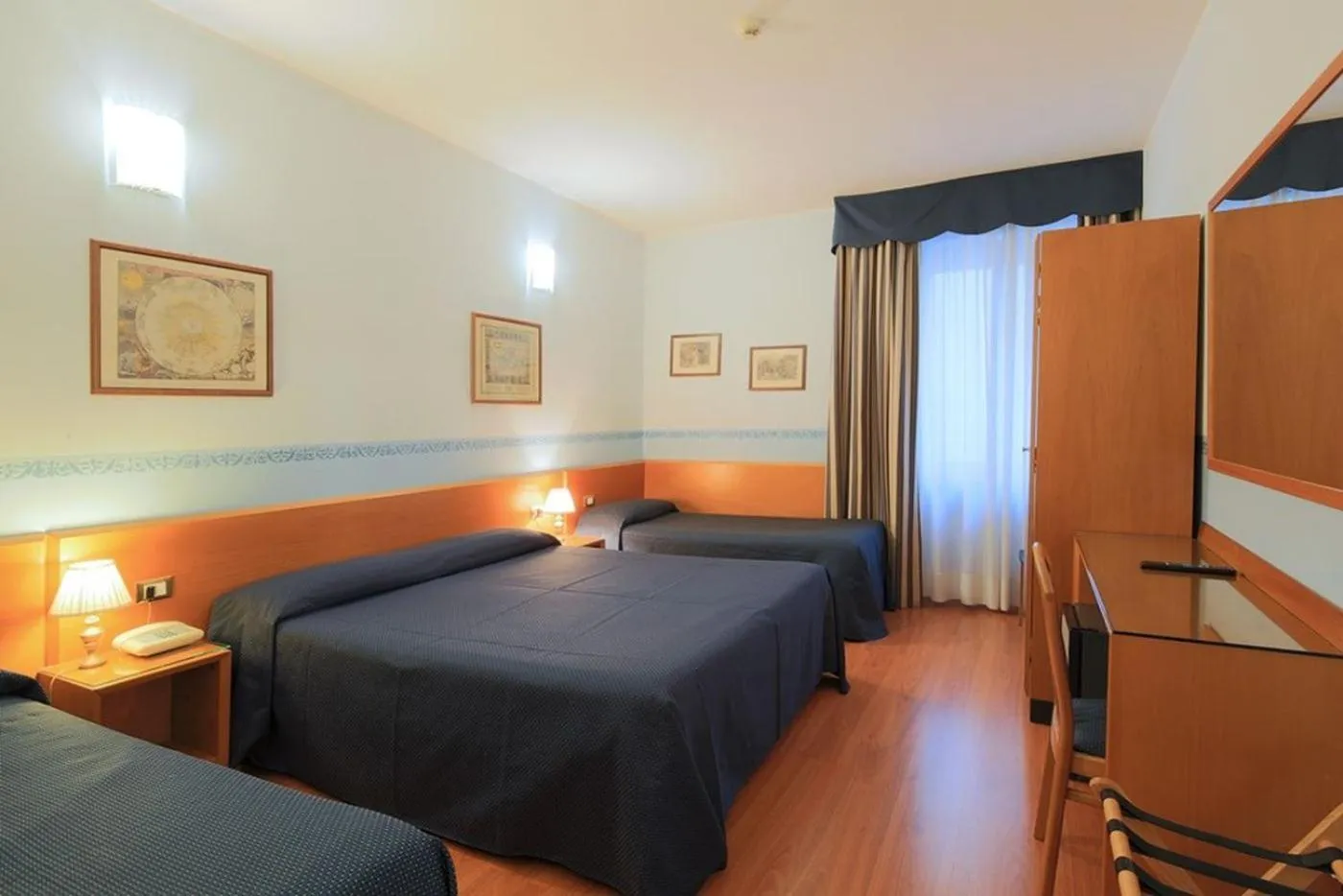 Photo of the whole room, Bed in Hotel Terminus & Plaza