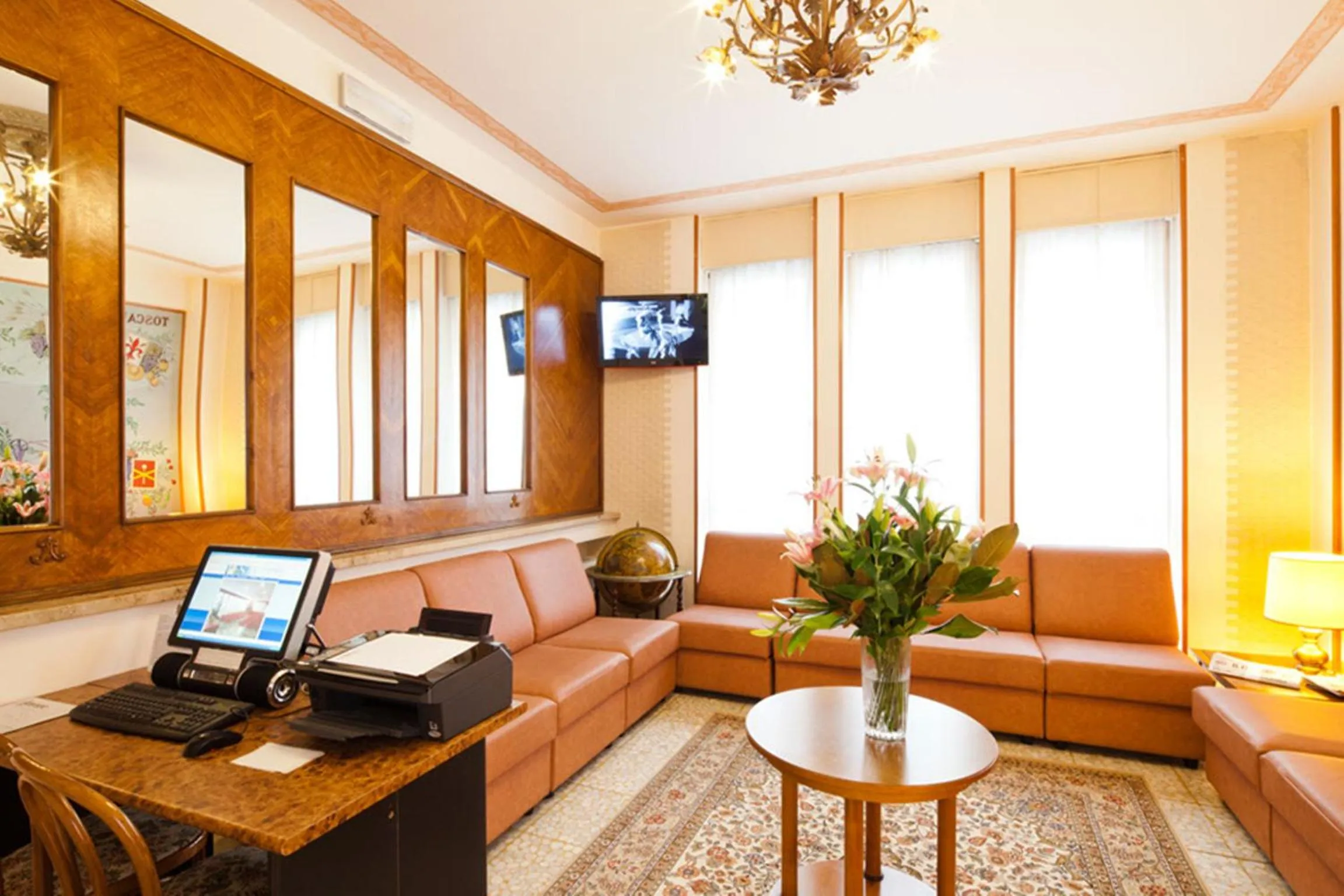 TV and multimedia in Hotel Terminus & Plaza