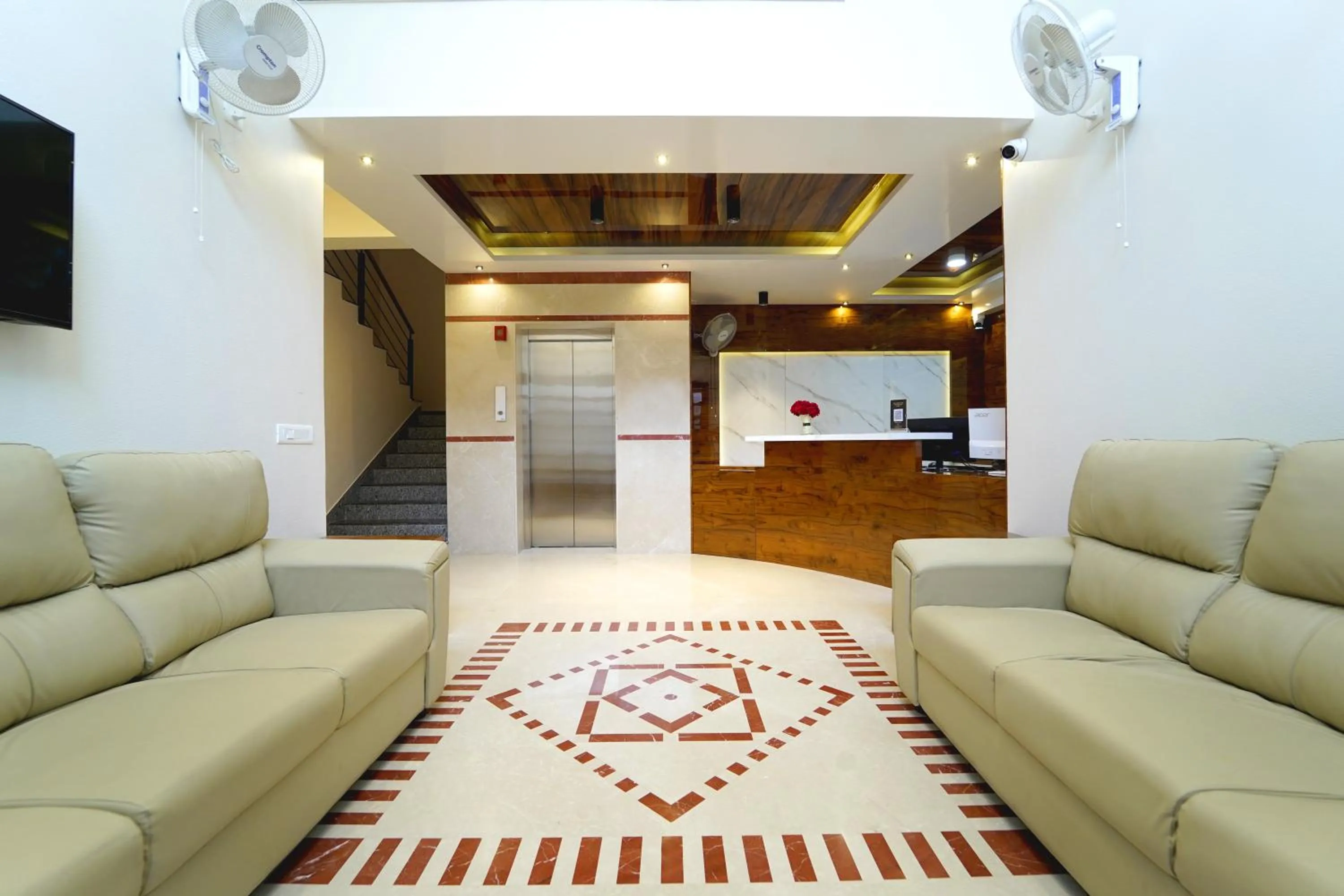 Lobby or reception in SS CROWN inn