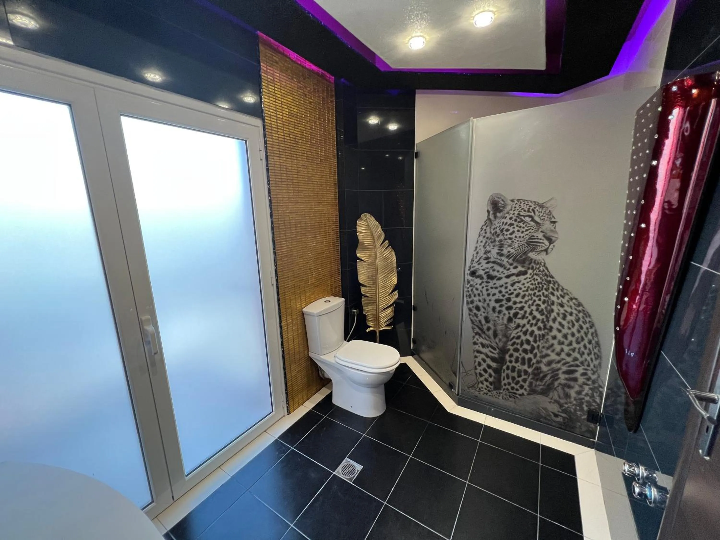 Shower in Xcite Hotel Salem