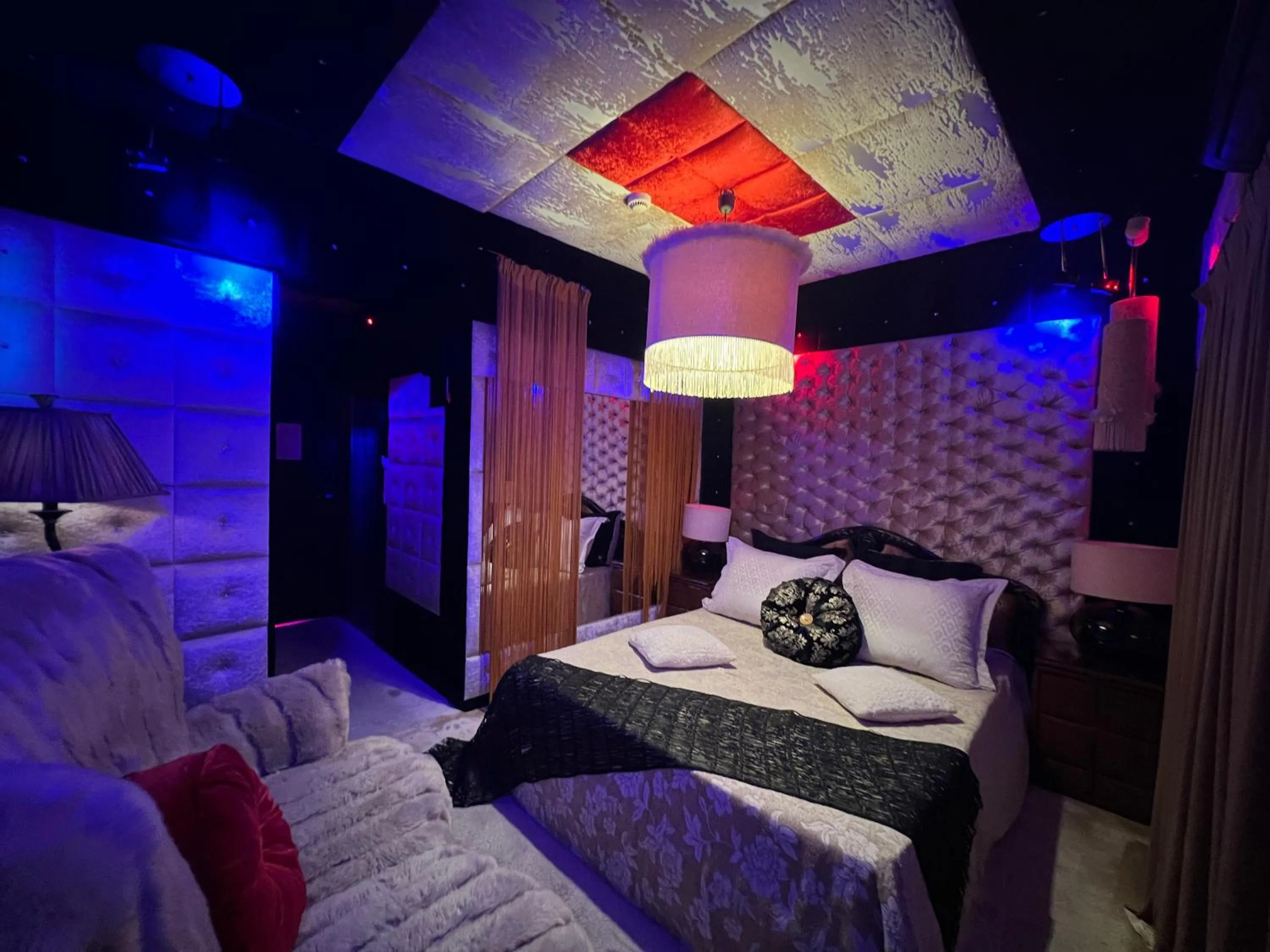 Bed in Xcite Hotel Salem