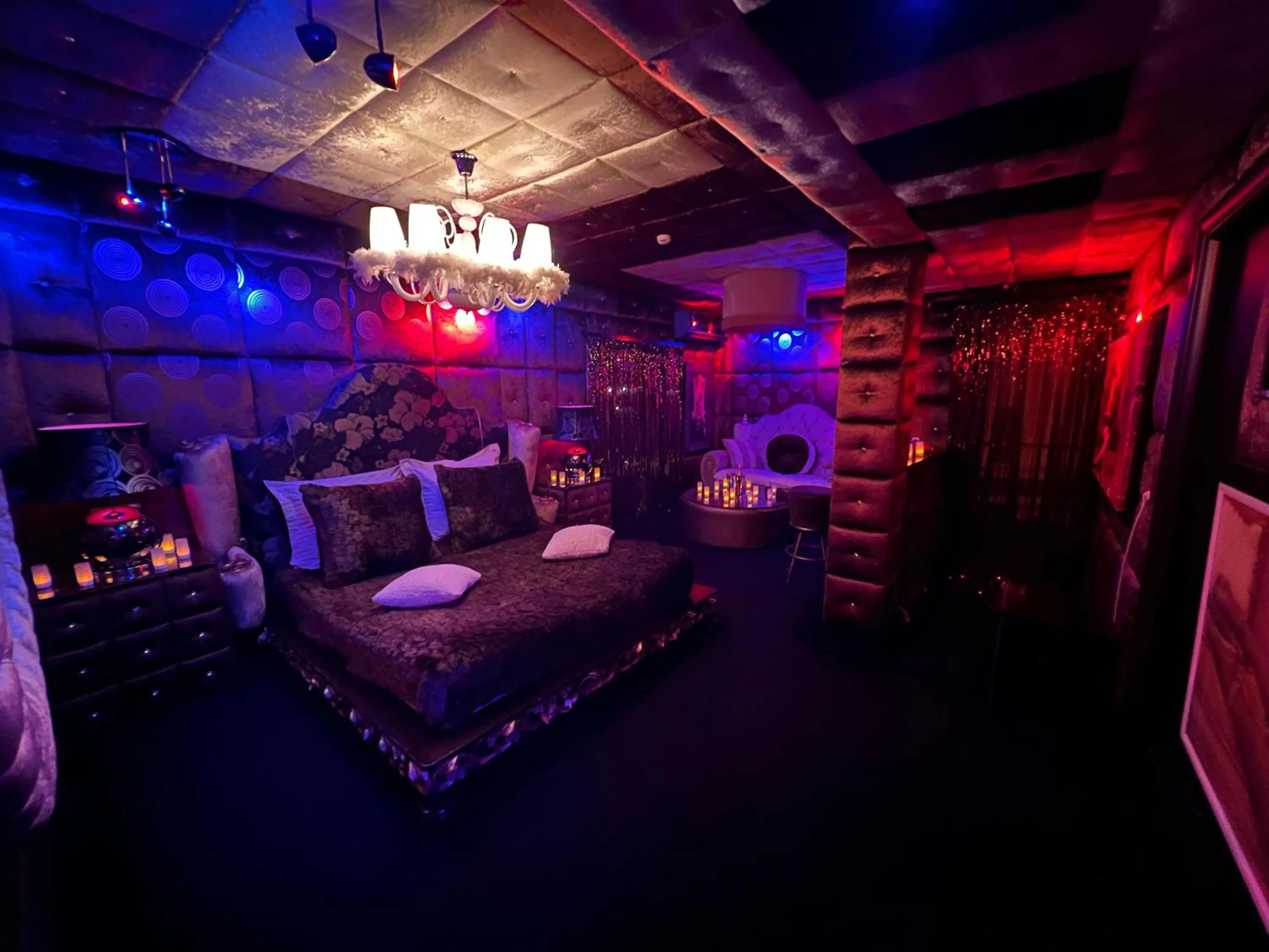 Photo of the whole room, Bed in Xcite Hotel Salem