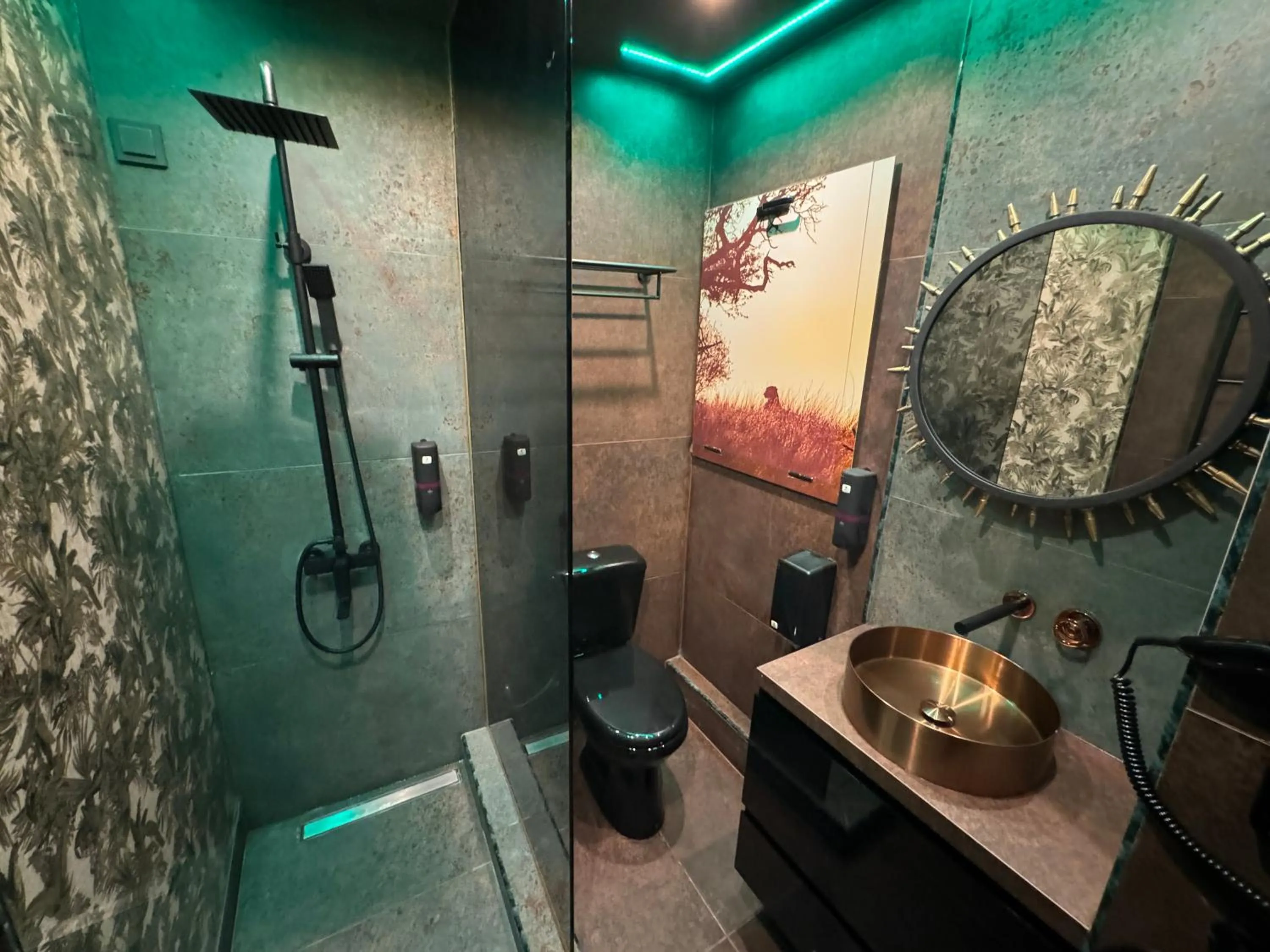 Shower in Xcite Hotel Salem