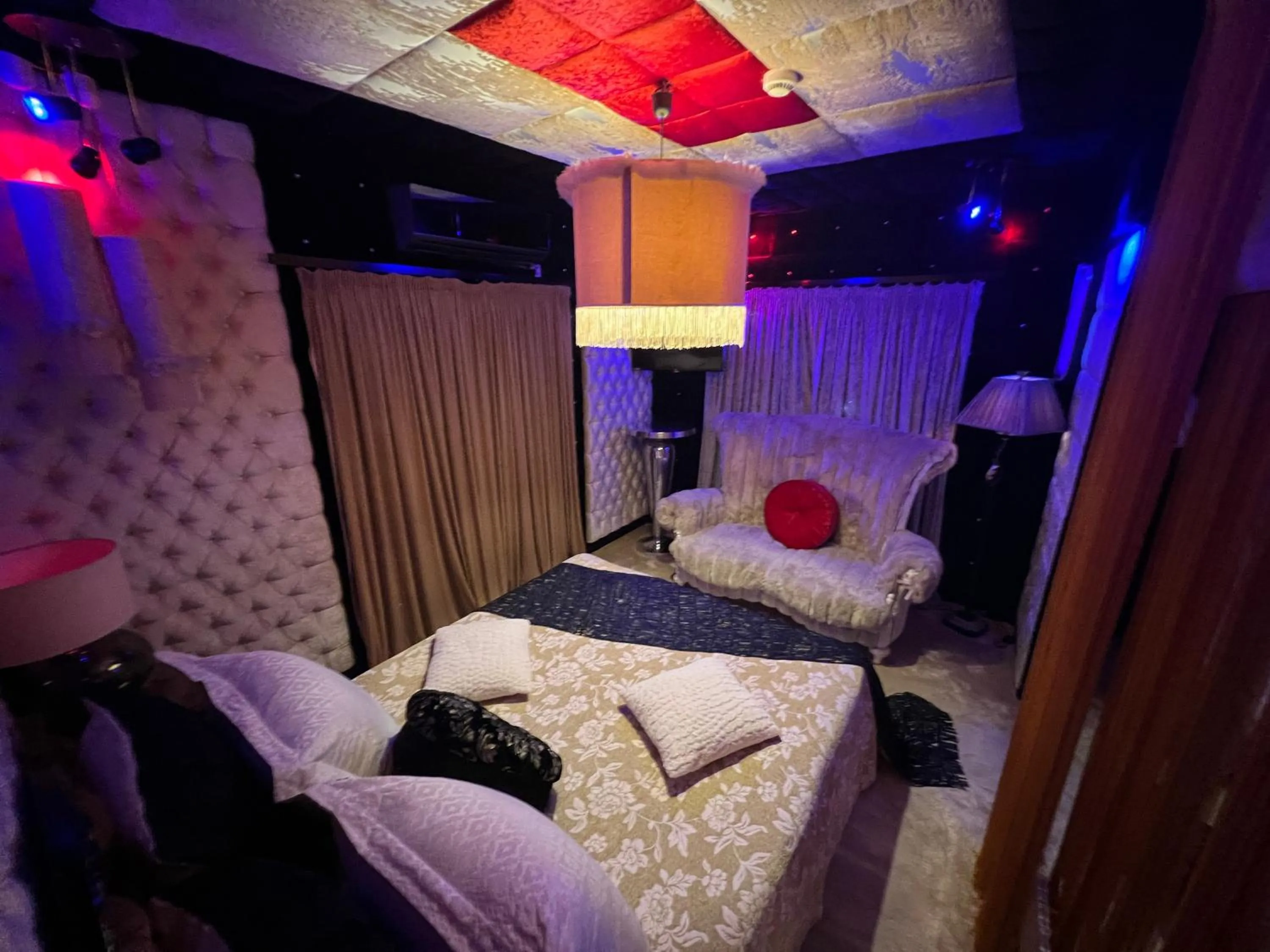 Photo of the whole room, Bed in Xcite Hotel Salem