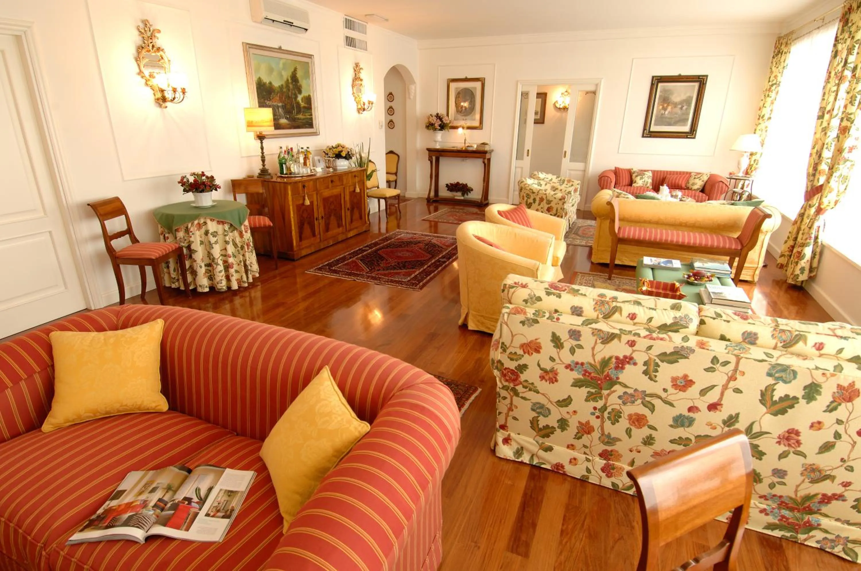 Lobby or reception, Bed in Marignolle Relais & Charme - Residenza d'Epoca