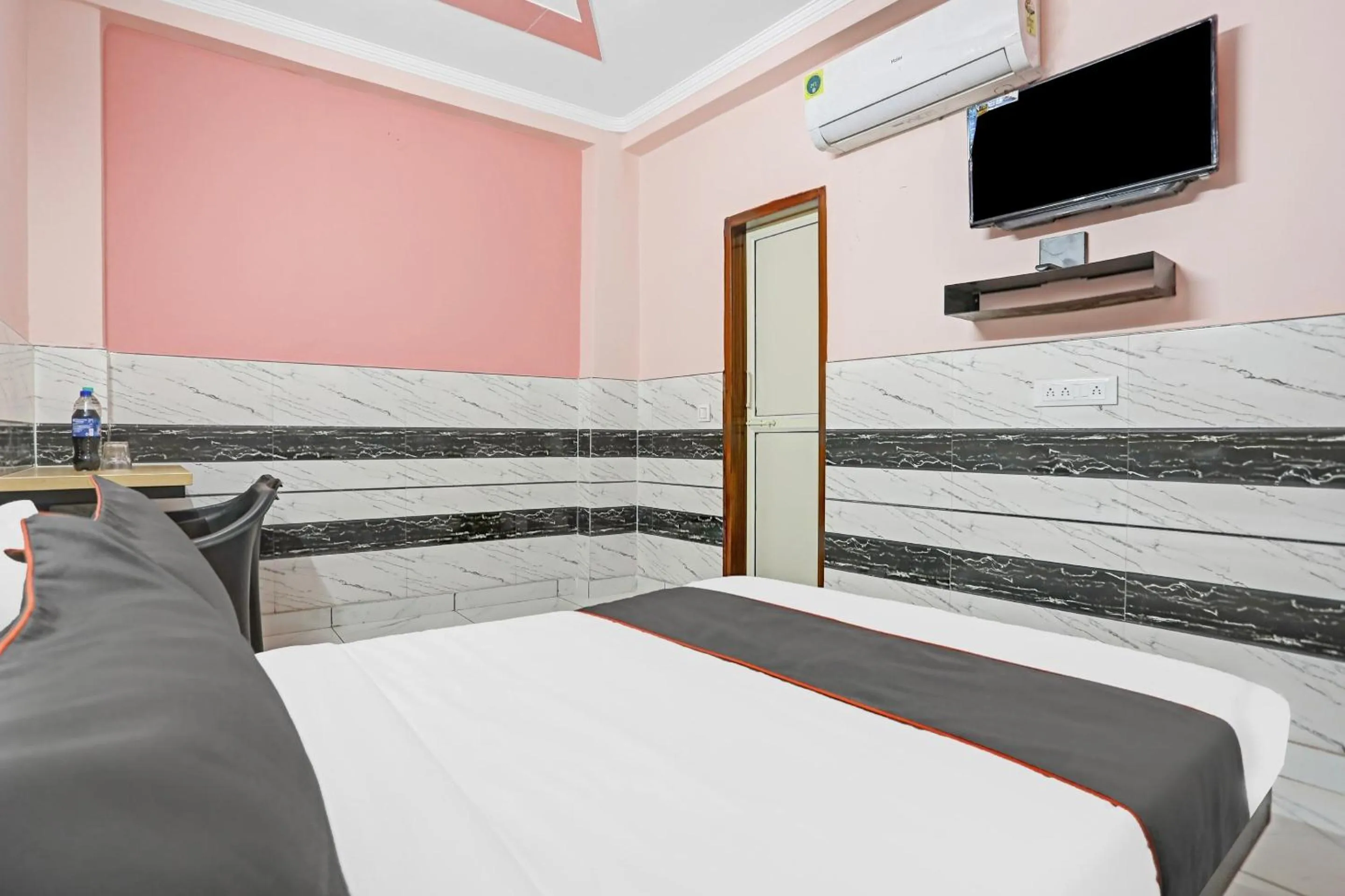 Bedroom in Hotel O Prithvi Residency