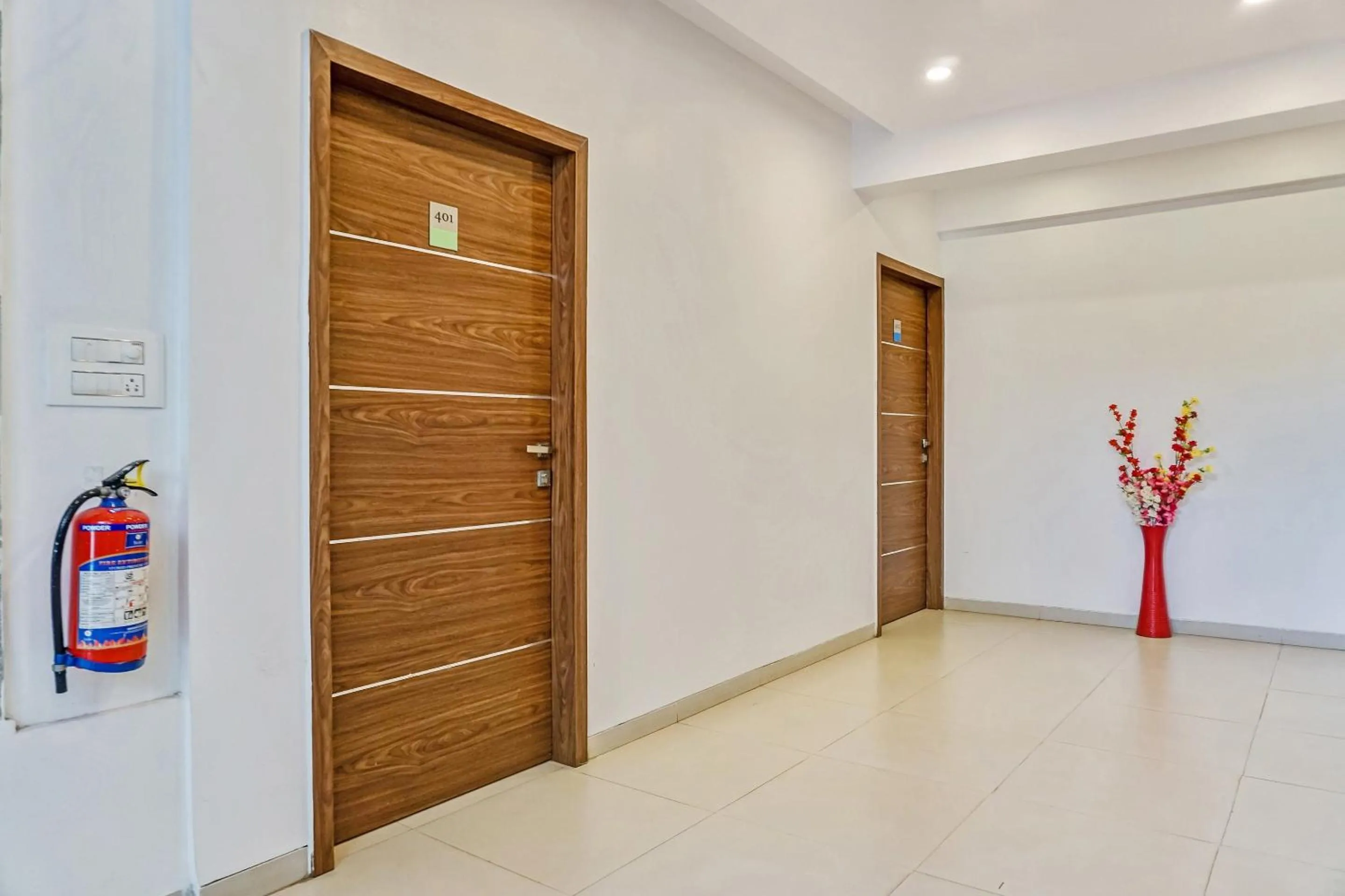 Lobby or reception in Super Townhouse The Upper Room Near Pune Airport