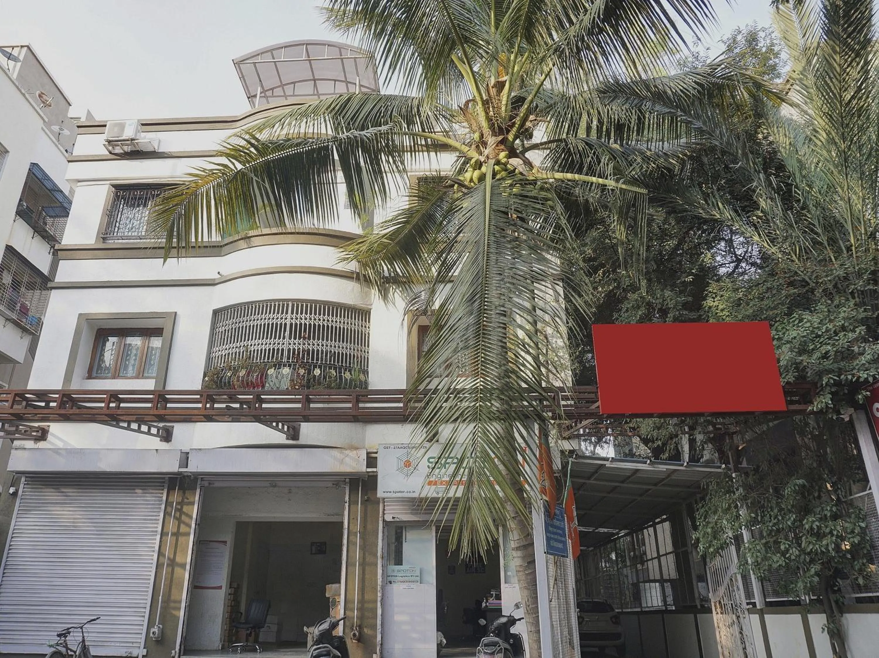 Facade/entrance in Super Townhouse The Upper Room Near Pune Airport