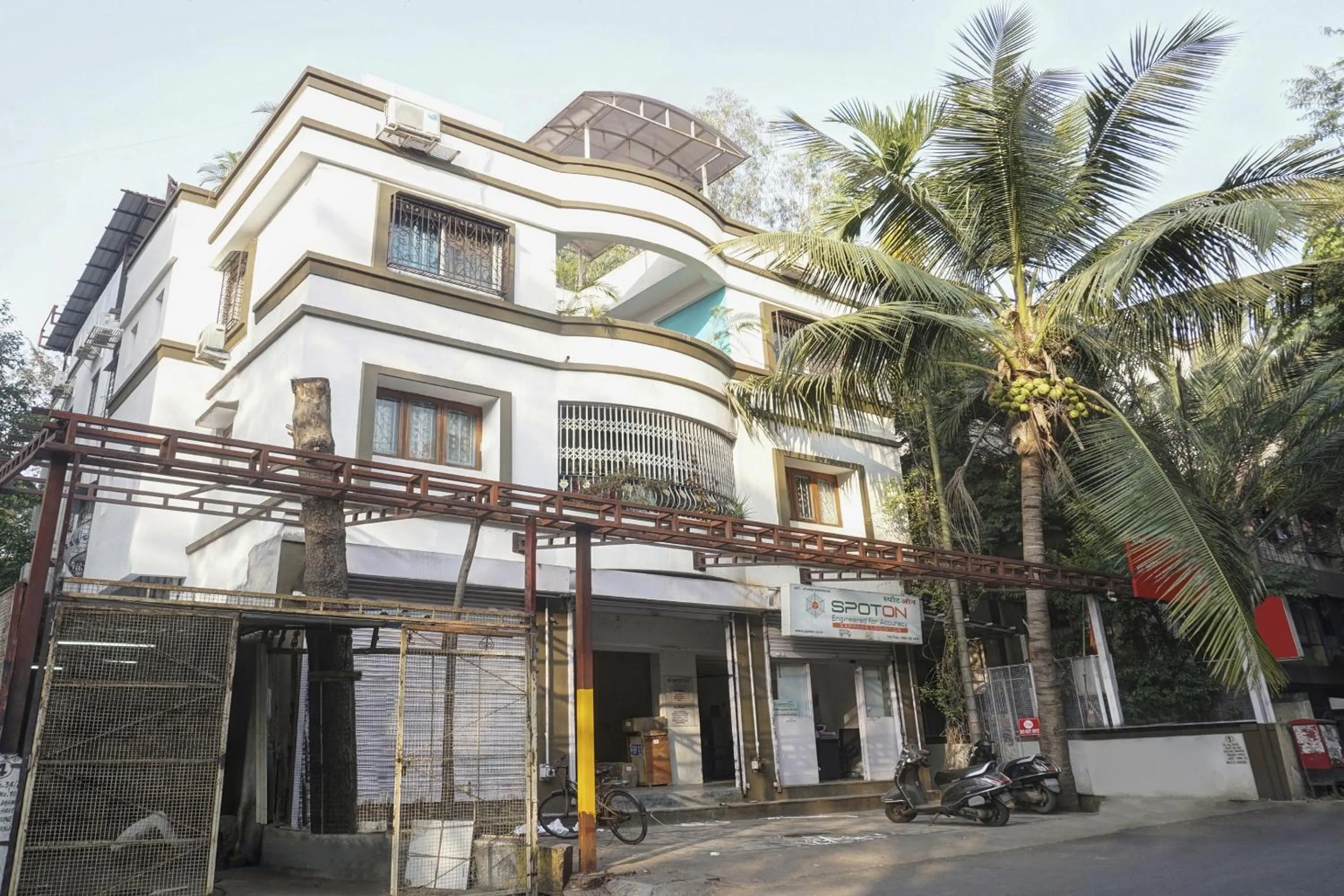 Facade/entrance in Super Townhouse The Upper Room Near Pune Airport