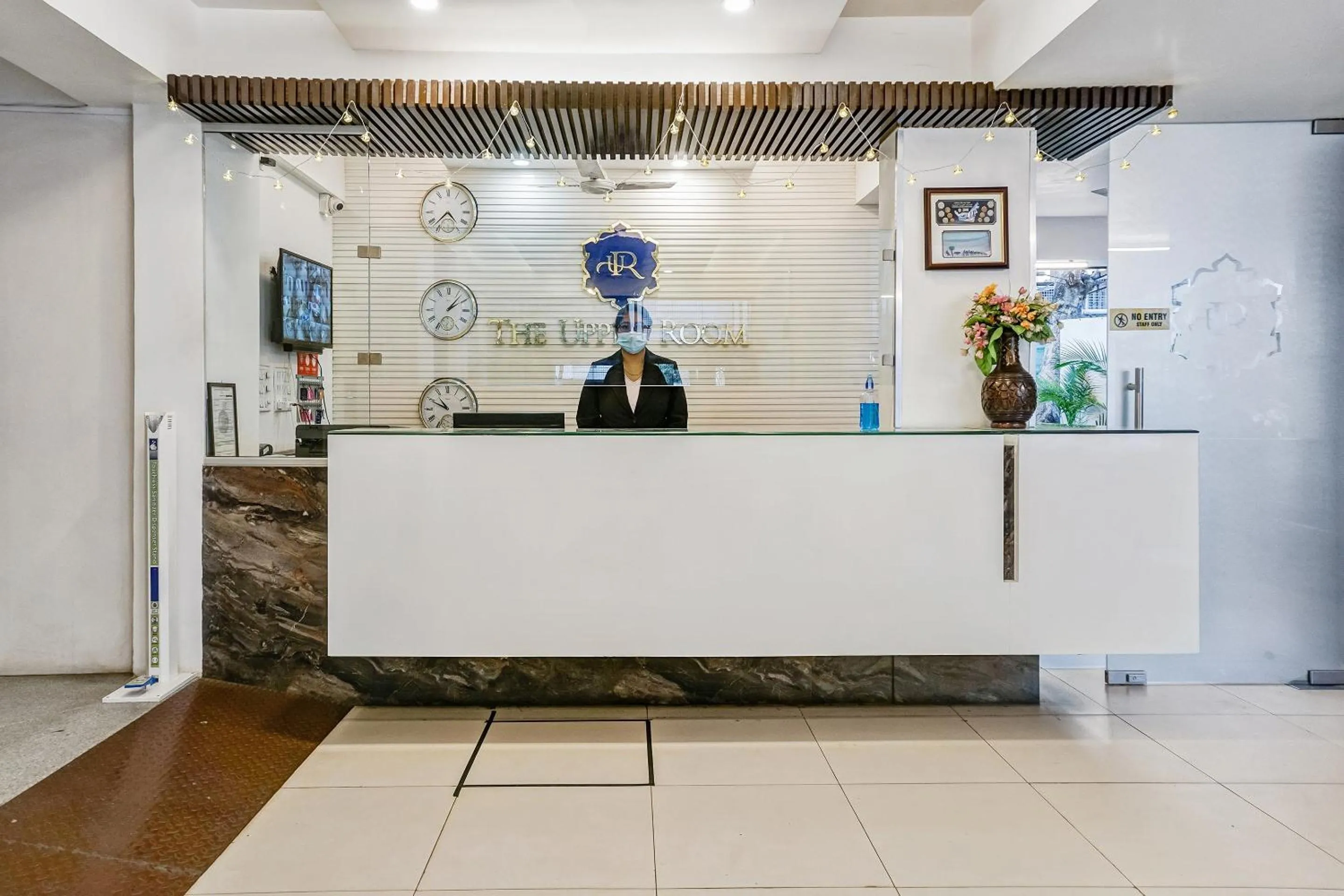 Lobby or reception in Super Townhouse The Upper Room Near Pune Airport