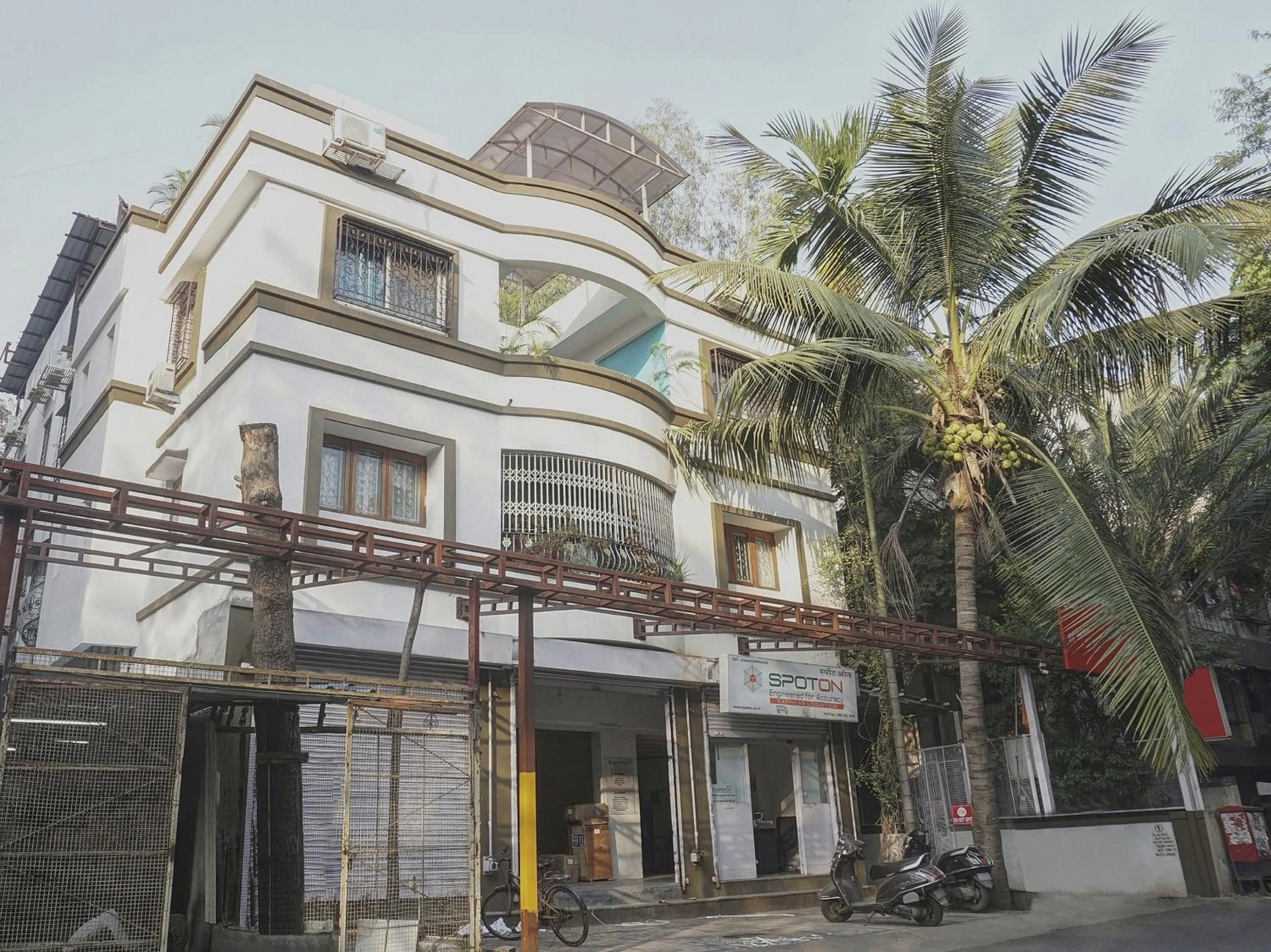 Facade/entrance in Super Townhouse The Upper Room Near Pune Airport