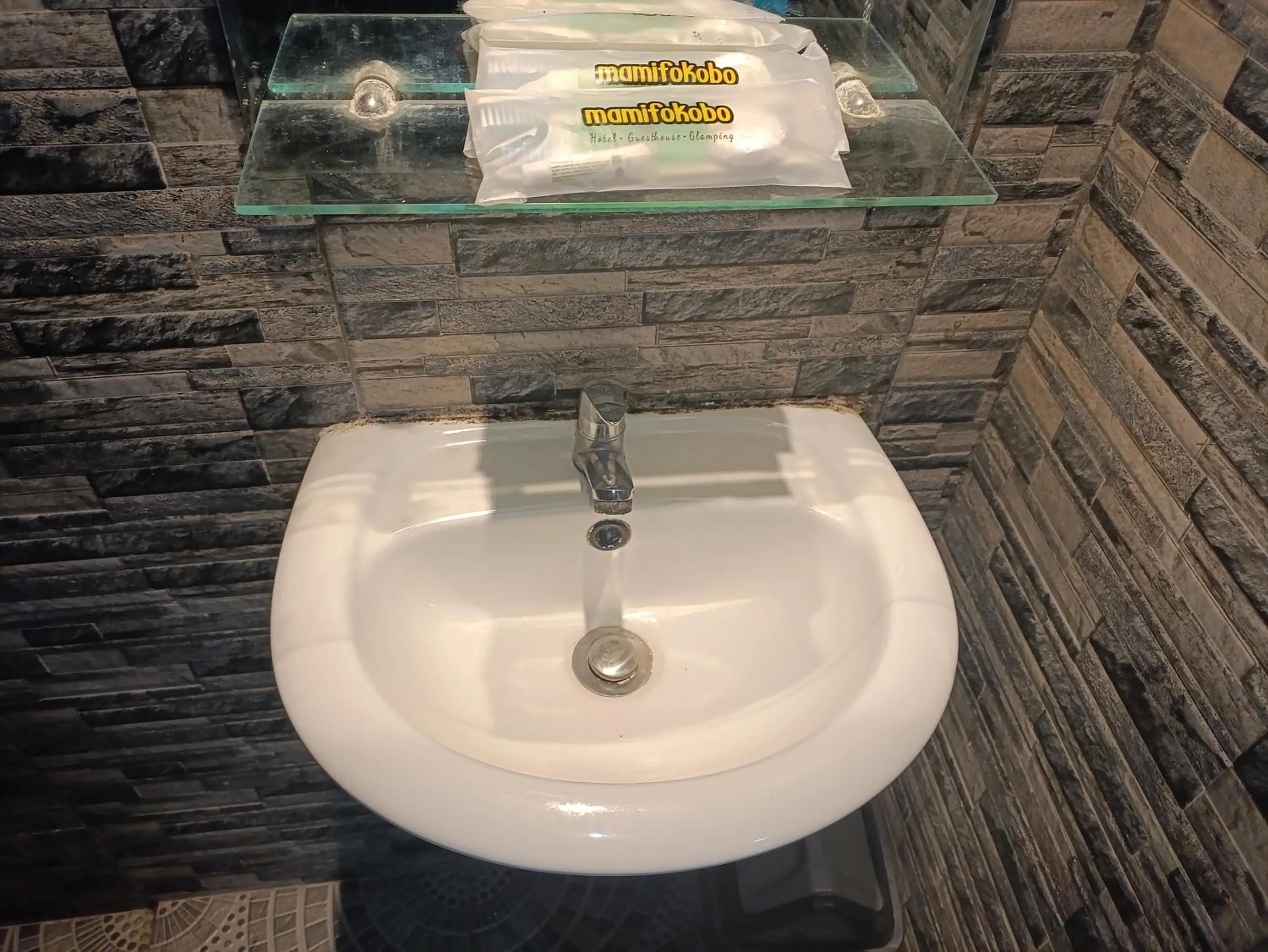 Bathroom in Mamifokobo Guest House