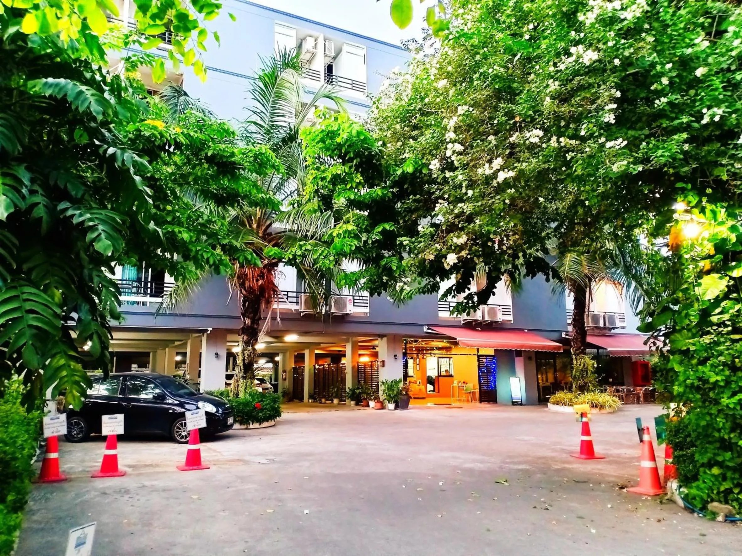 Facade/entrance in Beerapan Hotel