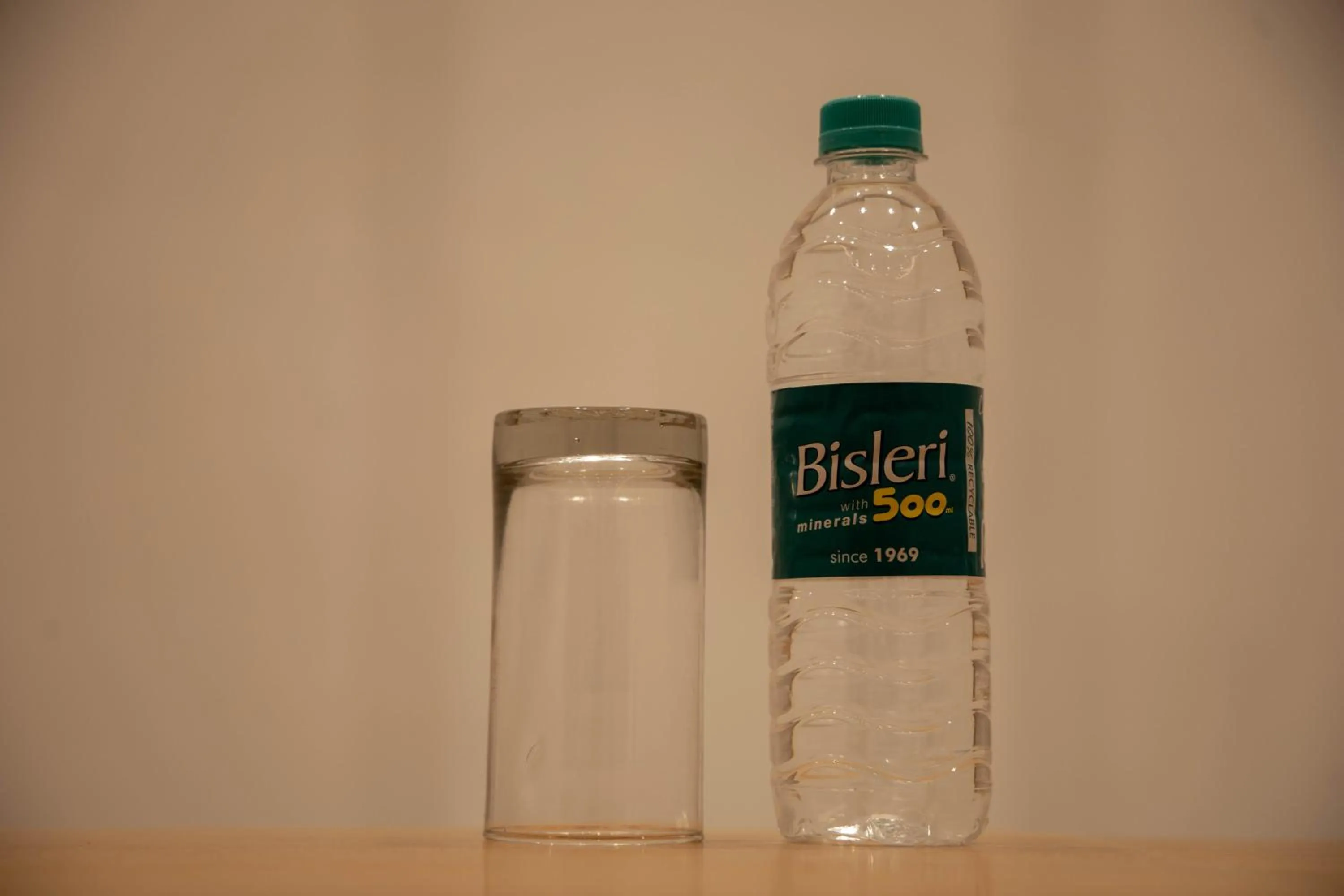 Food and drinks in Iris Lite Corbett