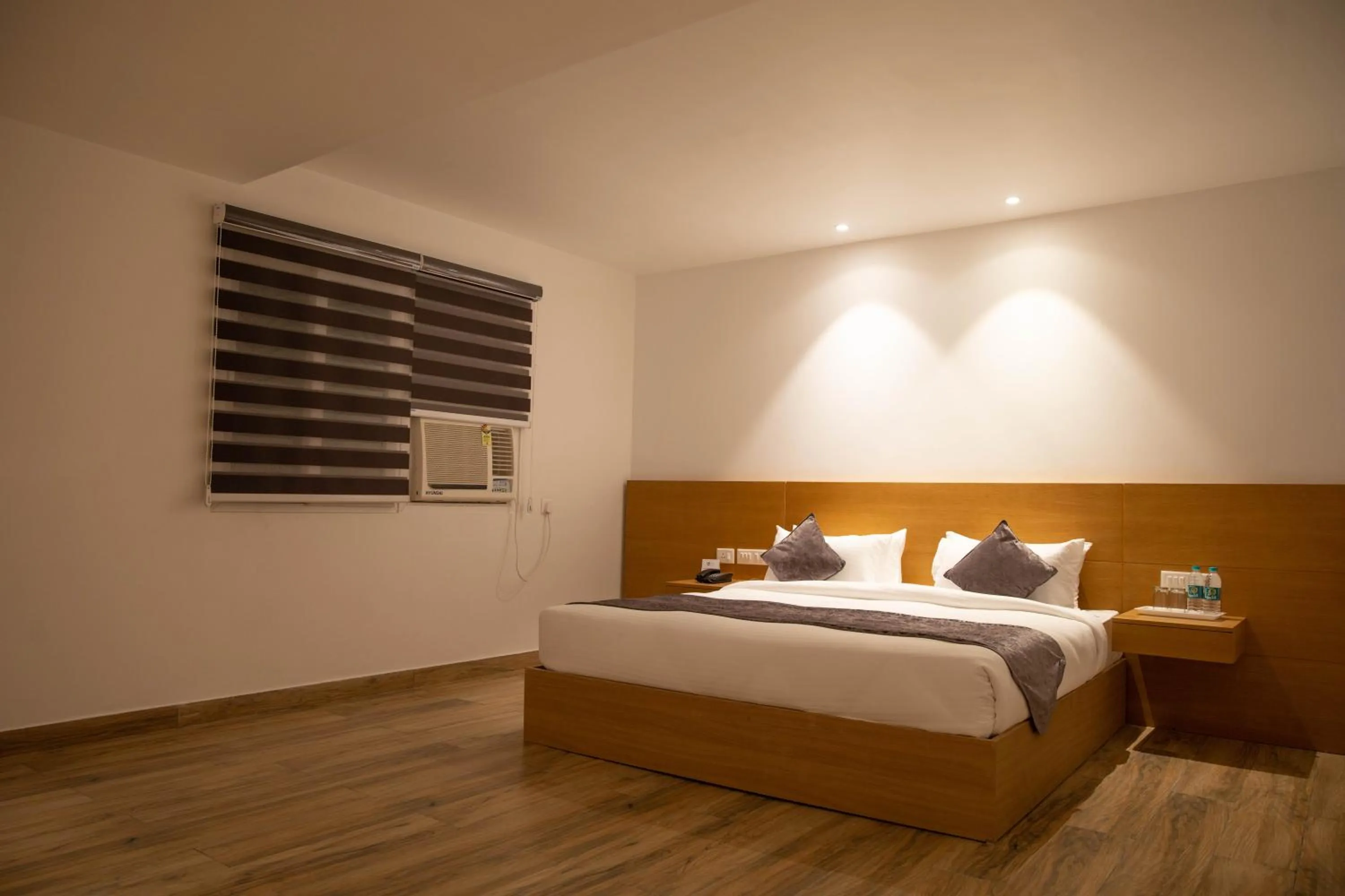 Bed in Iris Lite Corbett