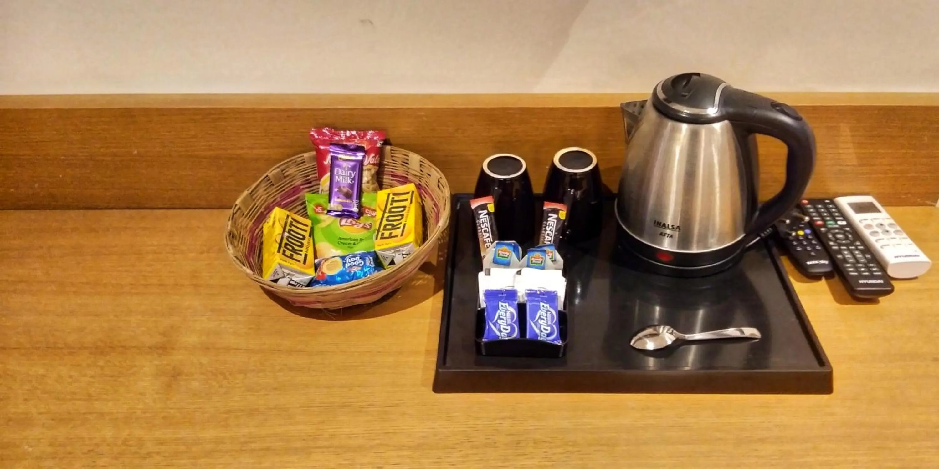 Coffee/tea facilities in Iris Lite Corbett