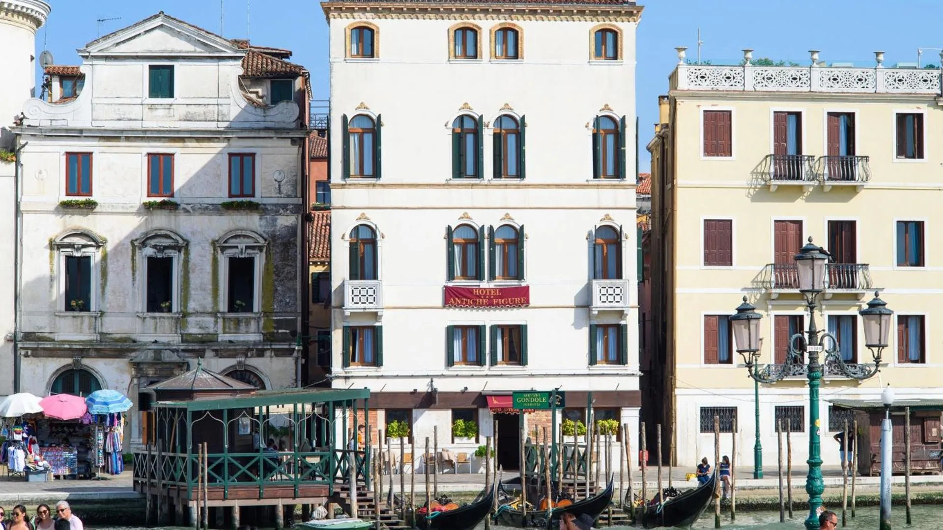 Property building in Hotel Antiche Figure