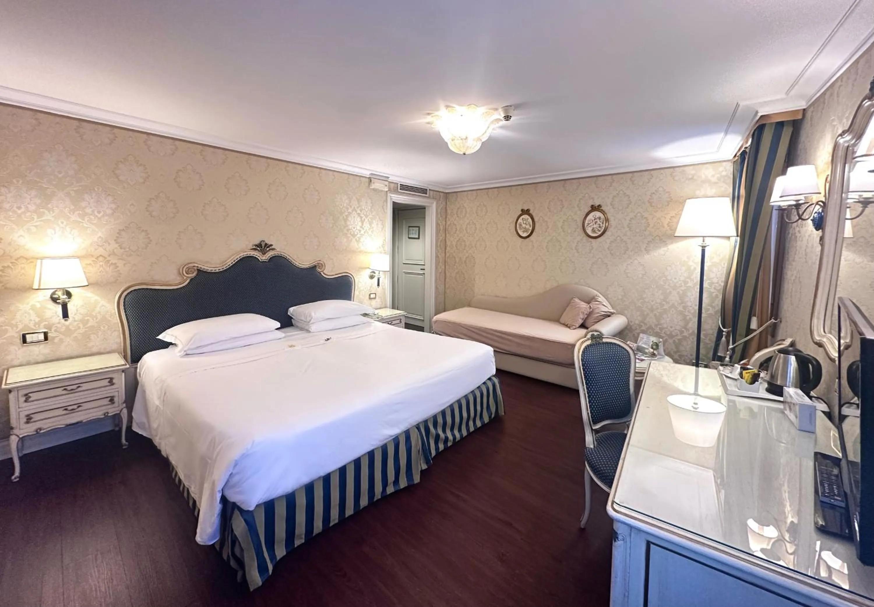 Bedroom, Bed in Hotel Antiche Figure