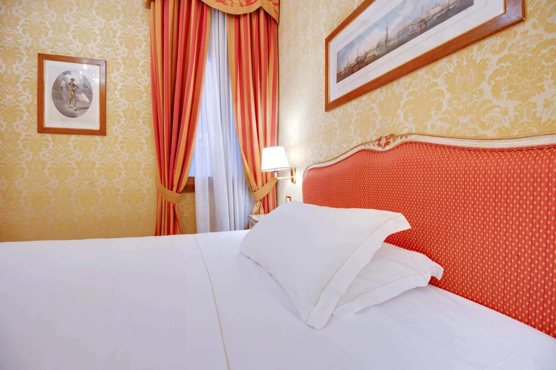 Bed in Hotel Antiche Figure