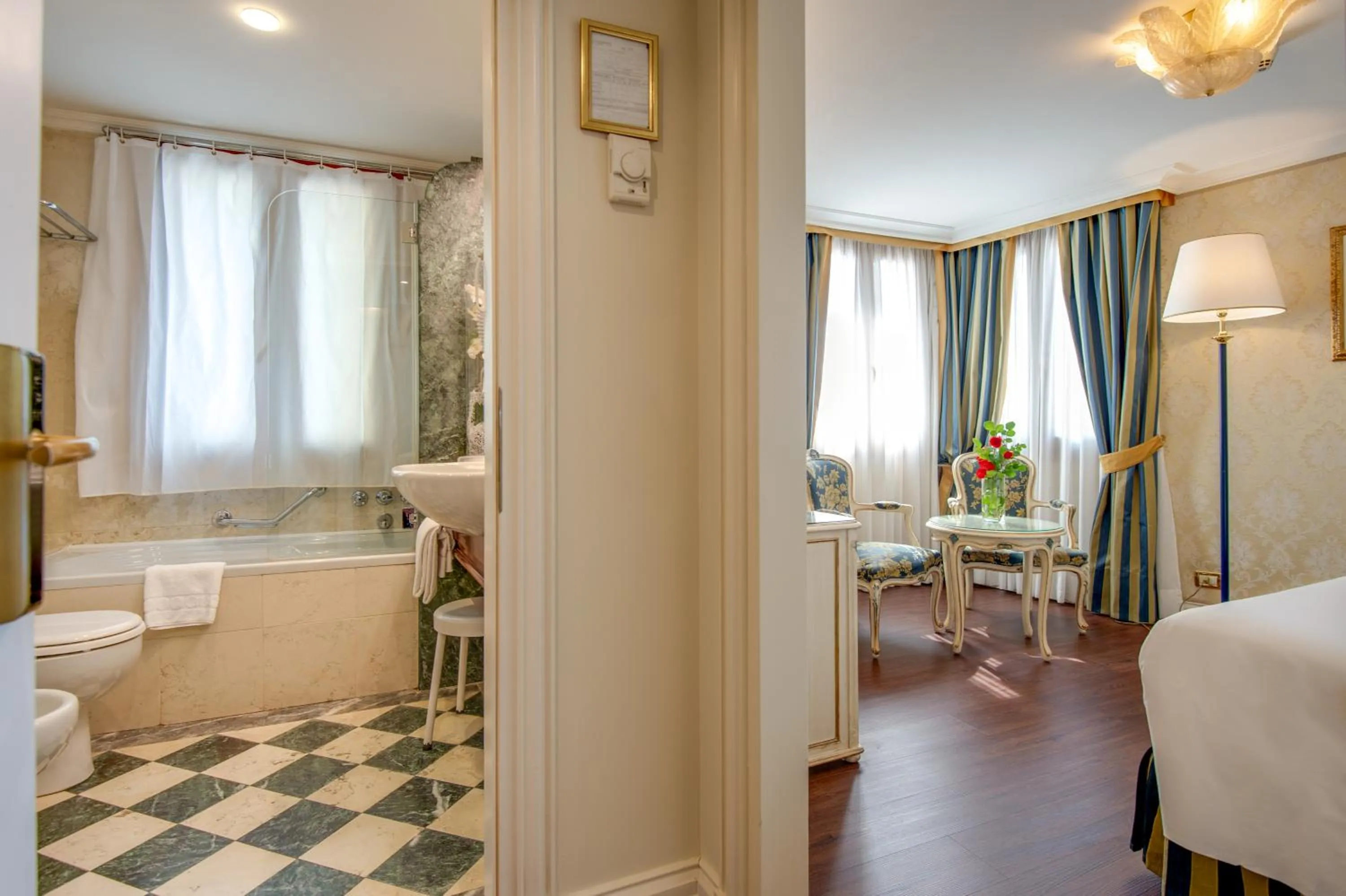 Toilet, Bed in Hotel Antiche Figure