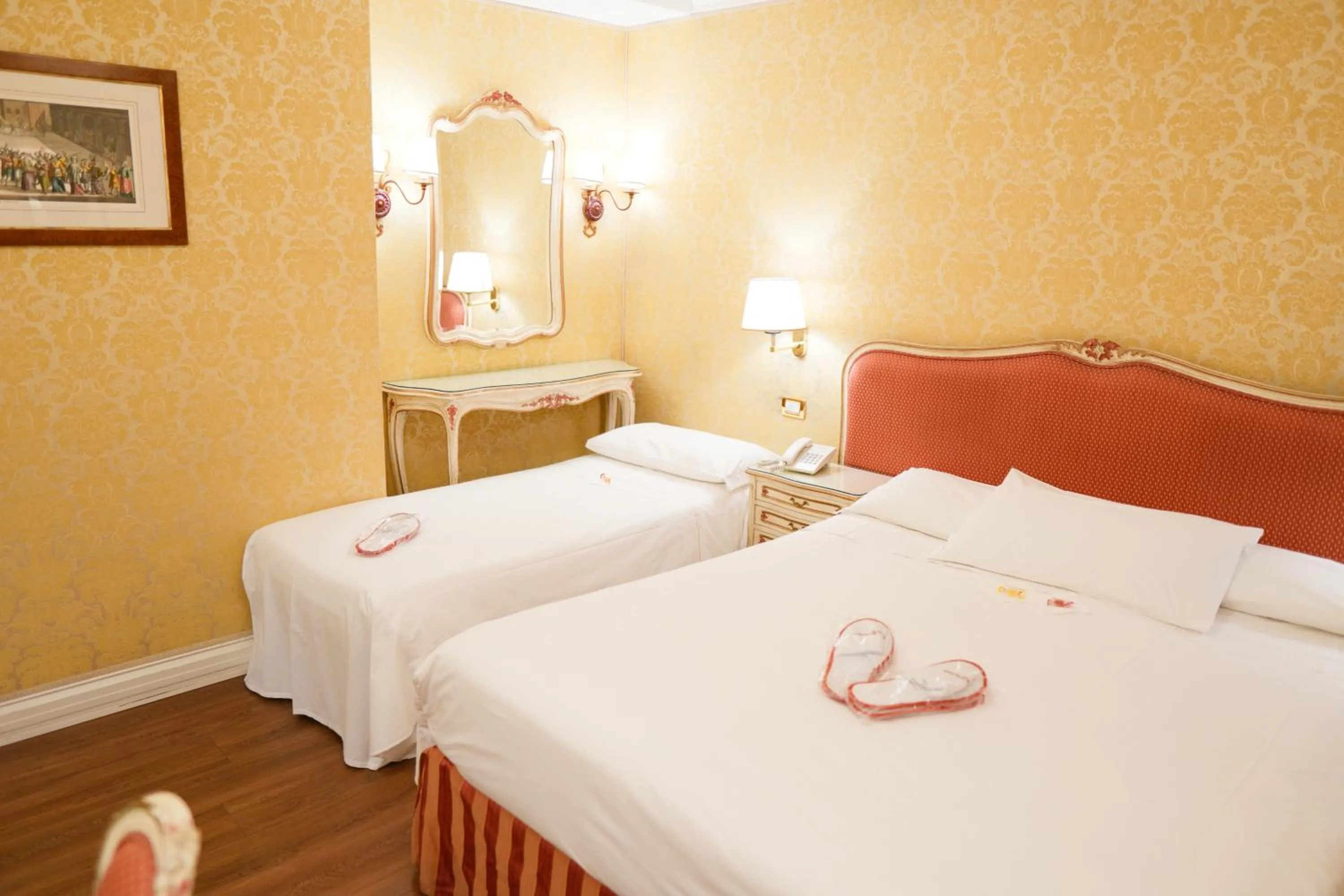Bedroom, Bed in Hotel Antiche Figure