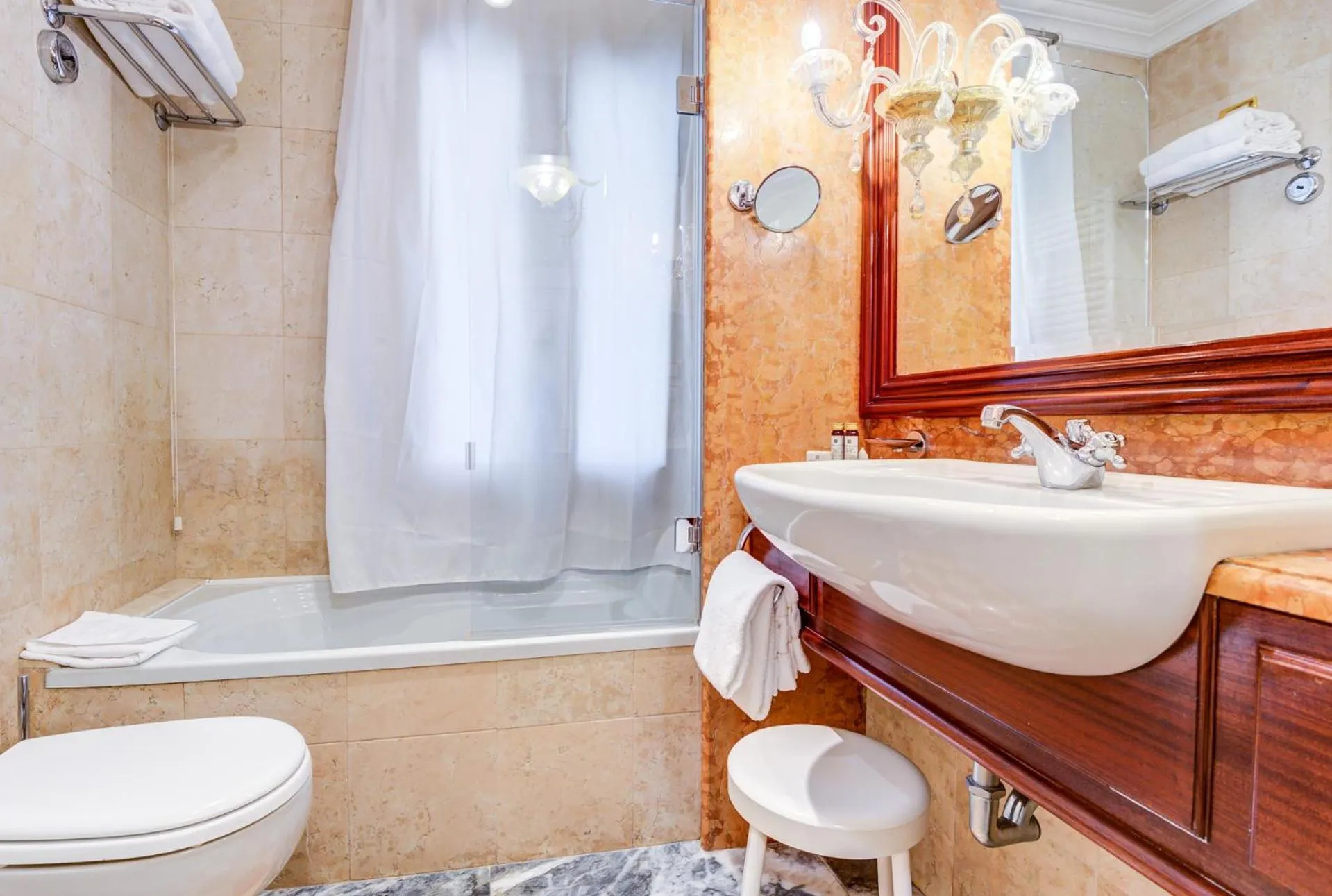 Bathroom in Hotel Antiche Figure