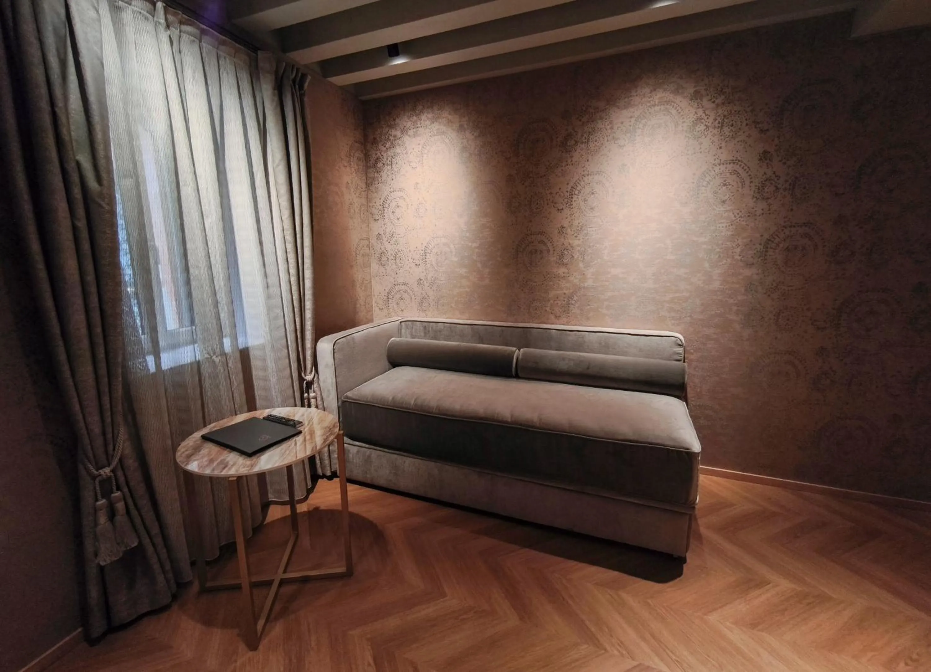 Living room, Bed in Hotel Antiche Figure