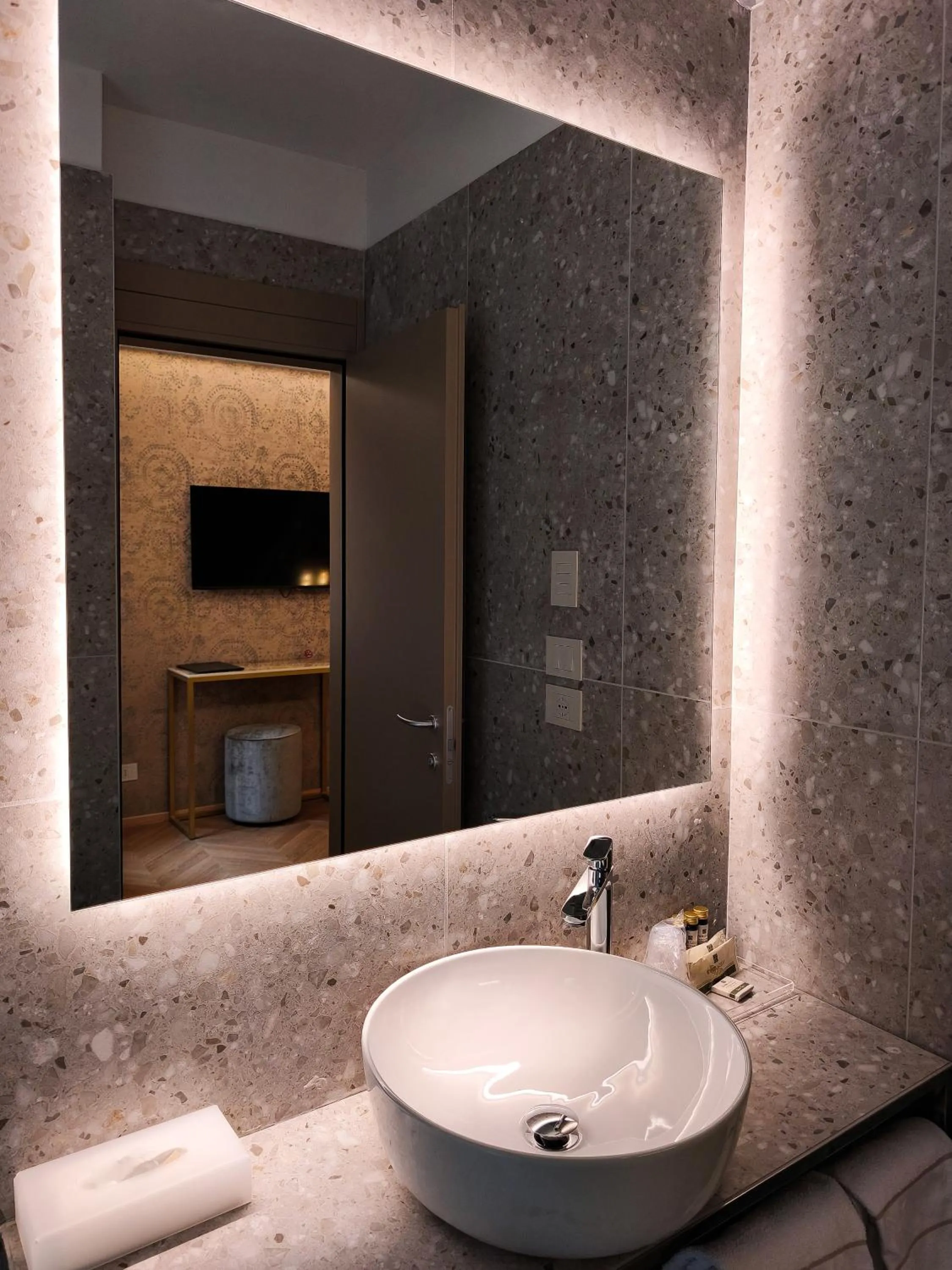 Shower in Hotel Antiche Figure