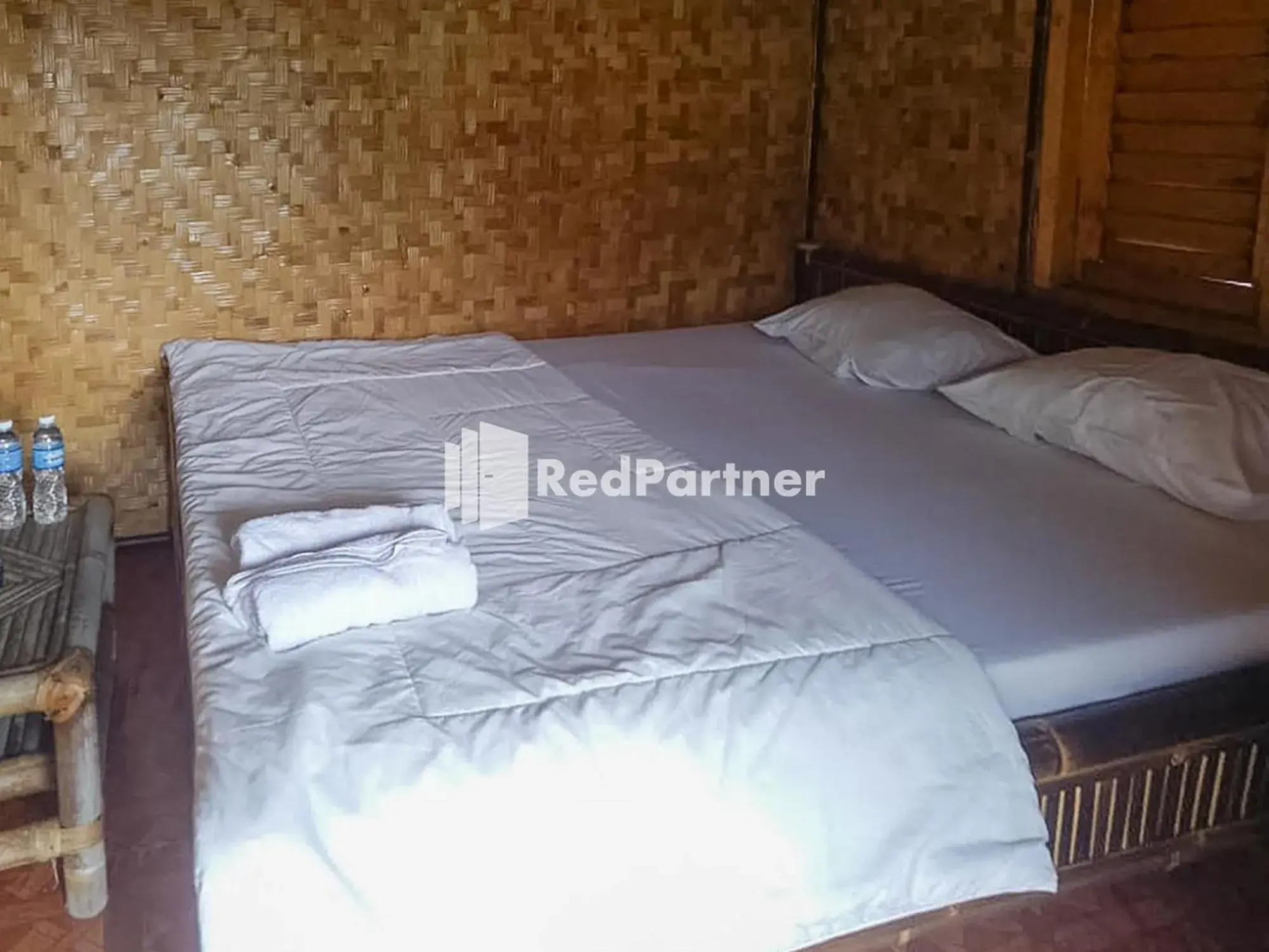 Standard Double Room with Shared Bathroom in De Salak Homestay Gunung Salak RedPartner Standard Double Room with Shared Bathroom in De Salak Homestay Gunung Salak RedPartner