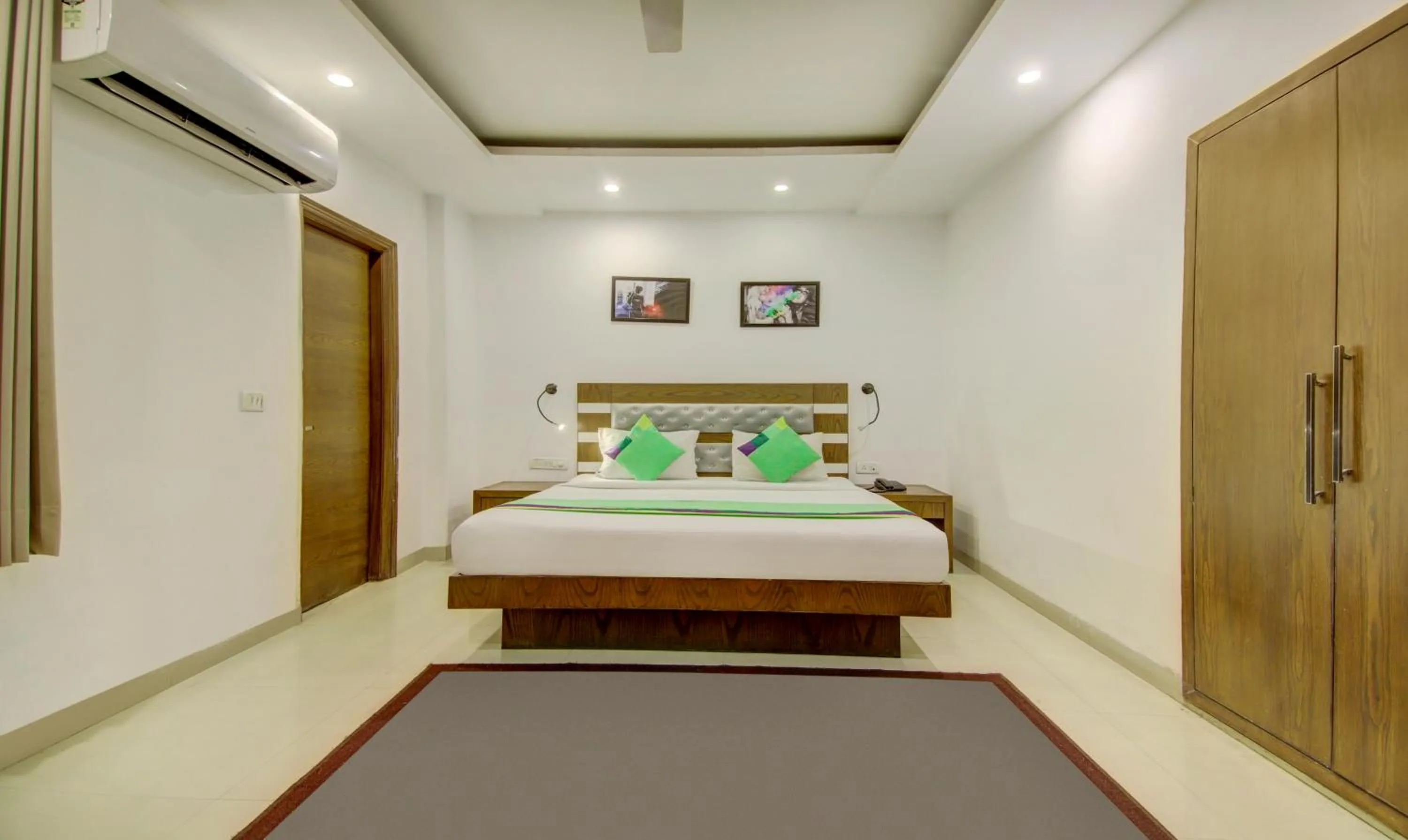 Bedroom, Bed in Treebo The Kings Plaza