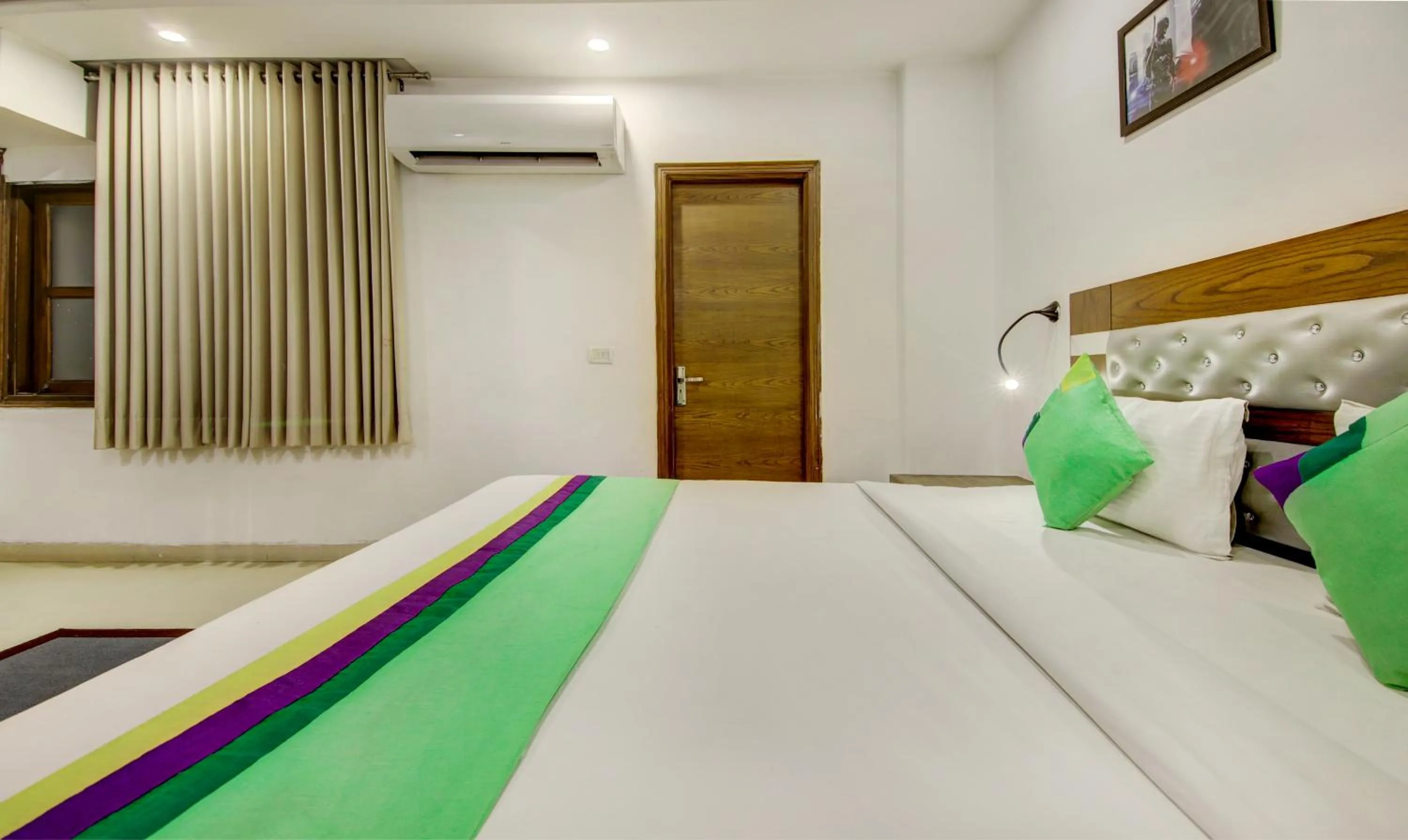 Bedroom, Bed in Treebo The Kings Plaza