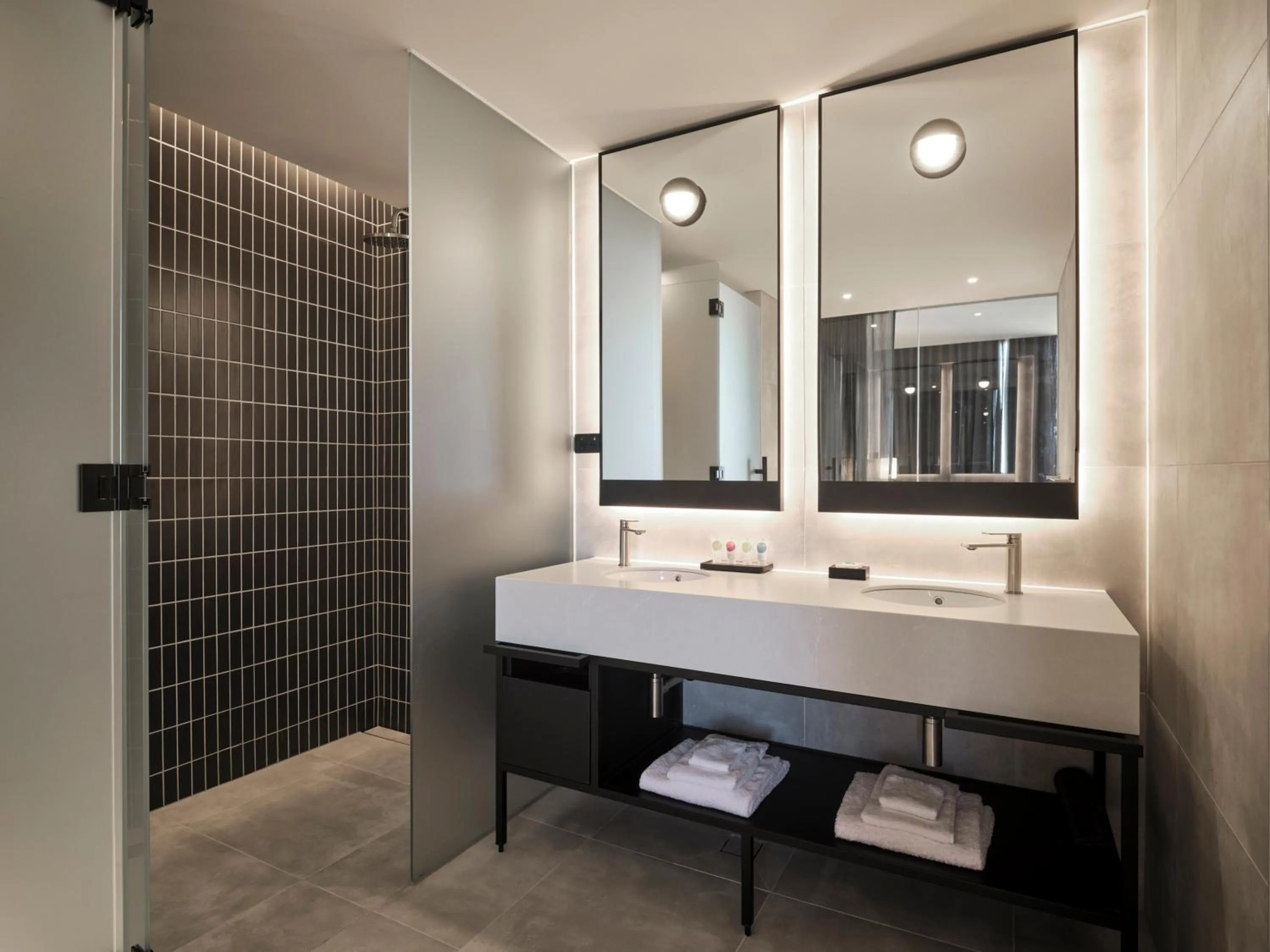 Bathroom in Hyatt Place Melbourne Caribbean Park