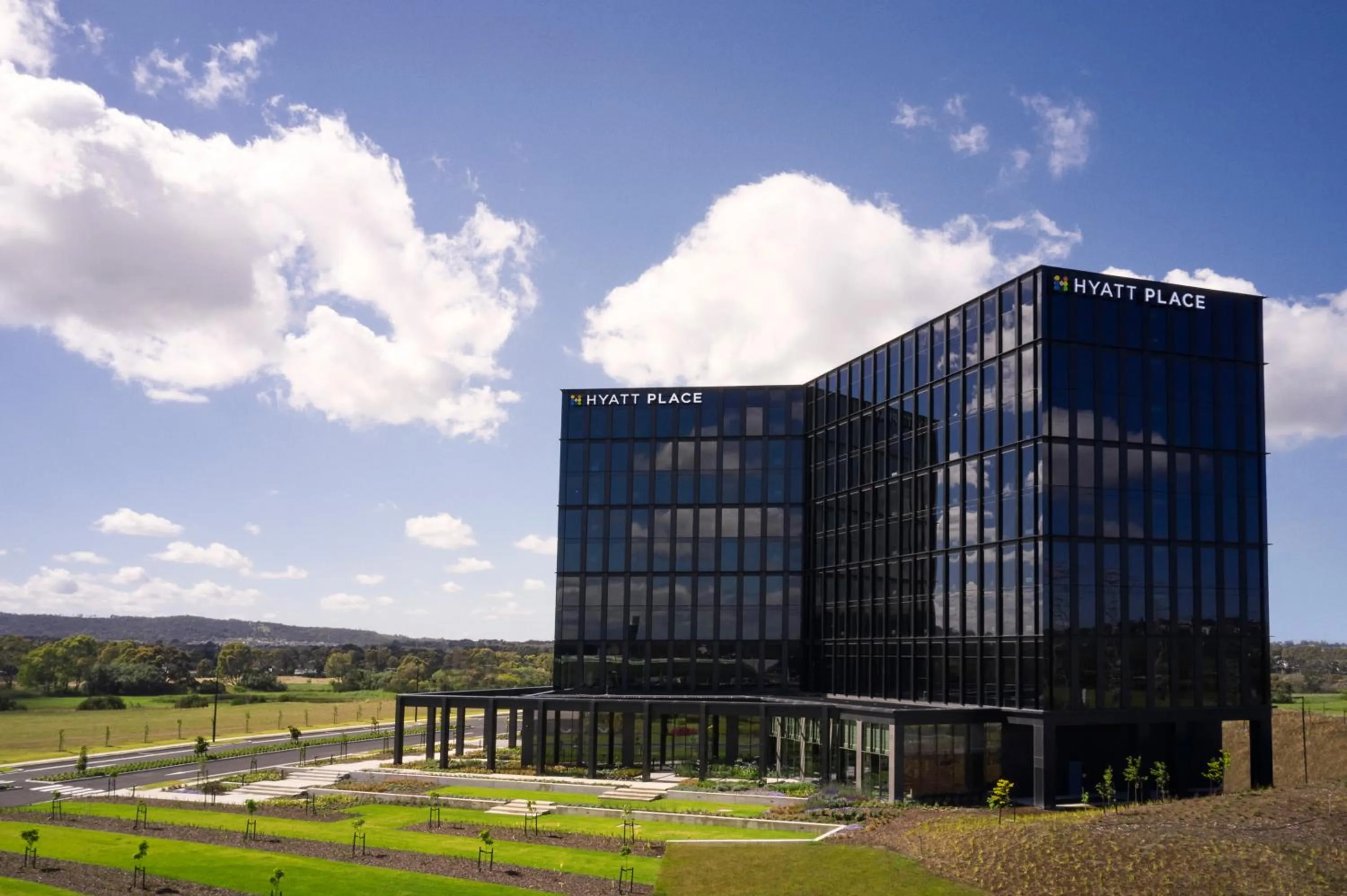 Property building in Hyatt Place Melbourne Caribbean Park