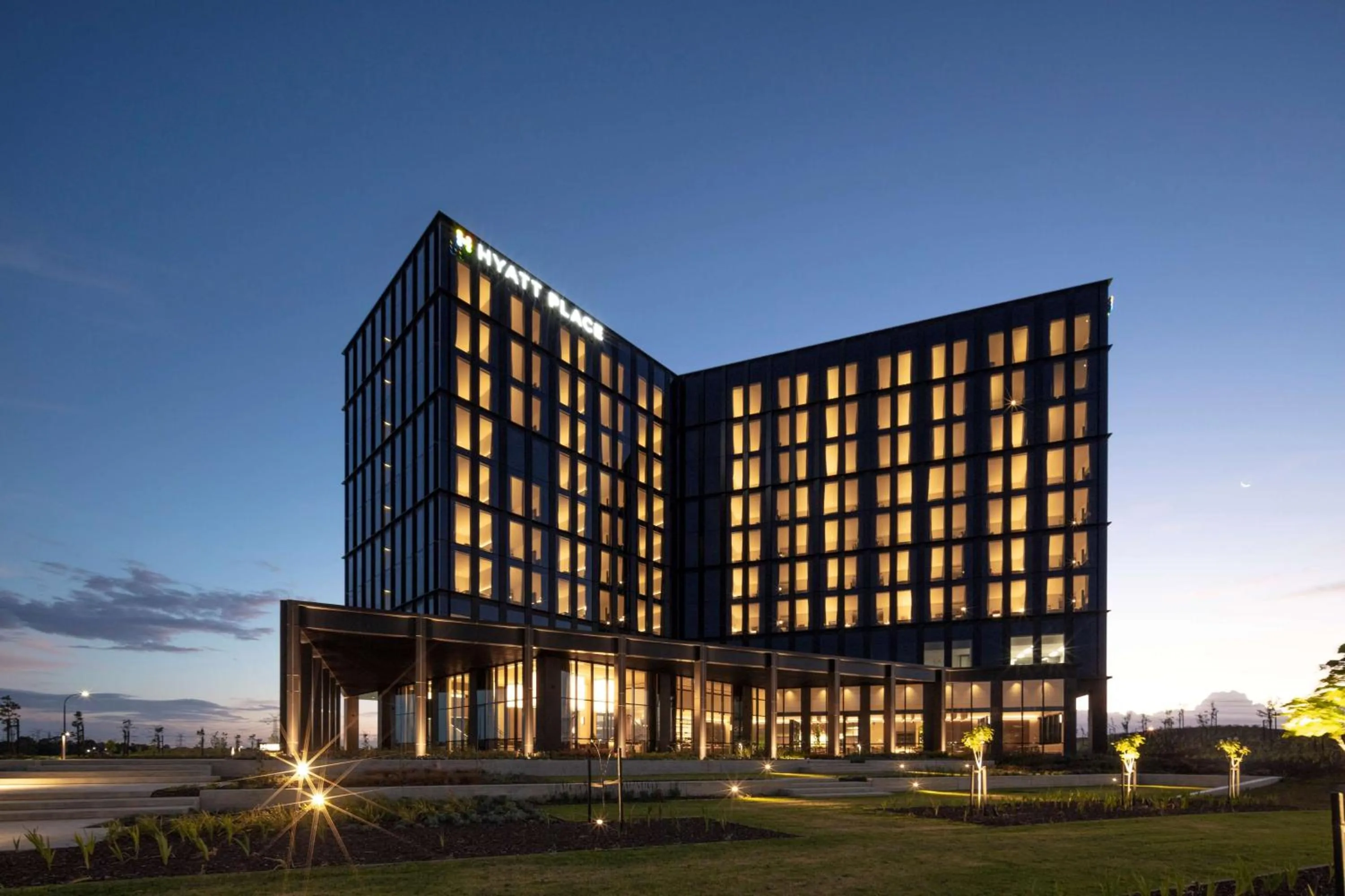 Property building in Hyatt Place Melbourne Caribbean Park