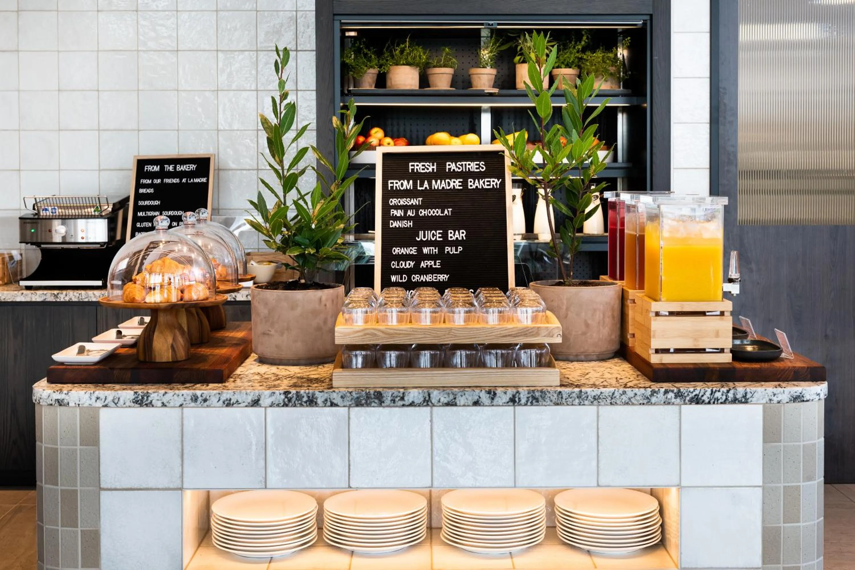 Restaurant/places to eat in Hyatt Place Melbourne Caribbean Park