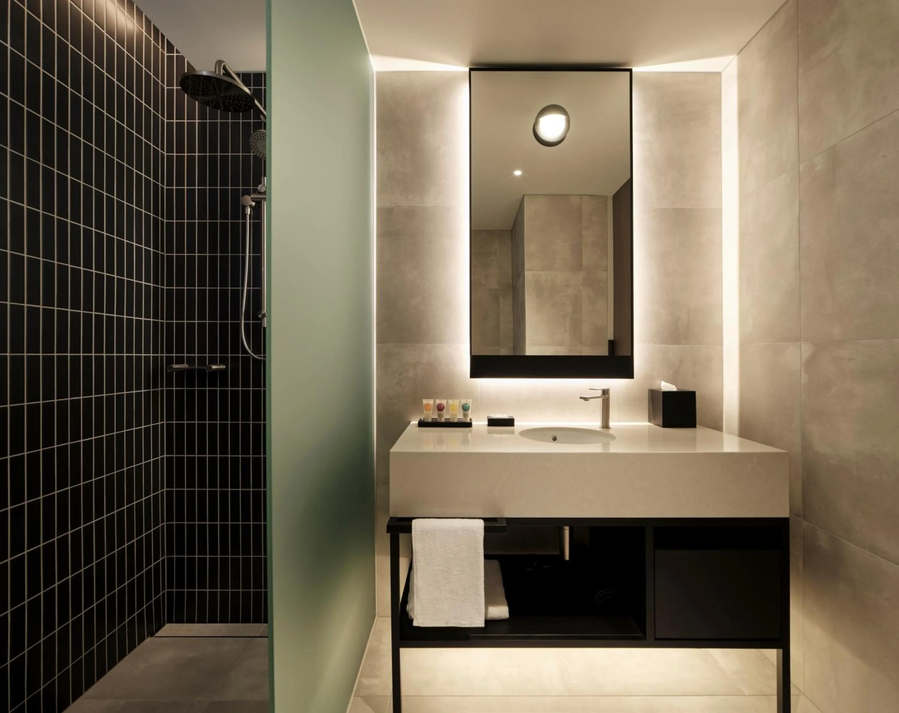 Bathroom in Hyatt Place Melbourne Caribbean Park