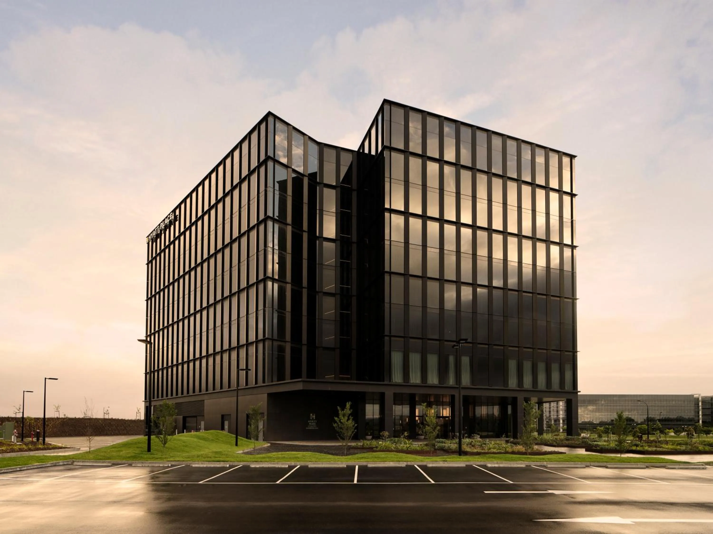 Property building in Hyatt Place Melbourne Caribbean Park