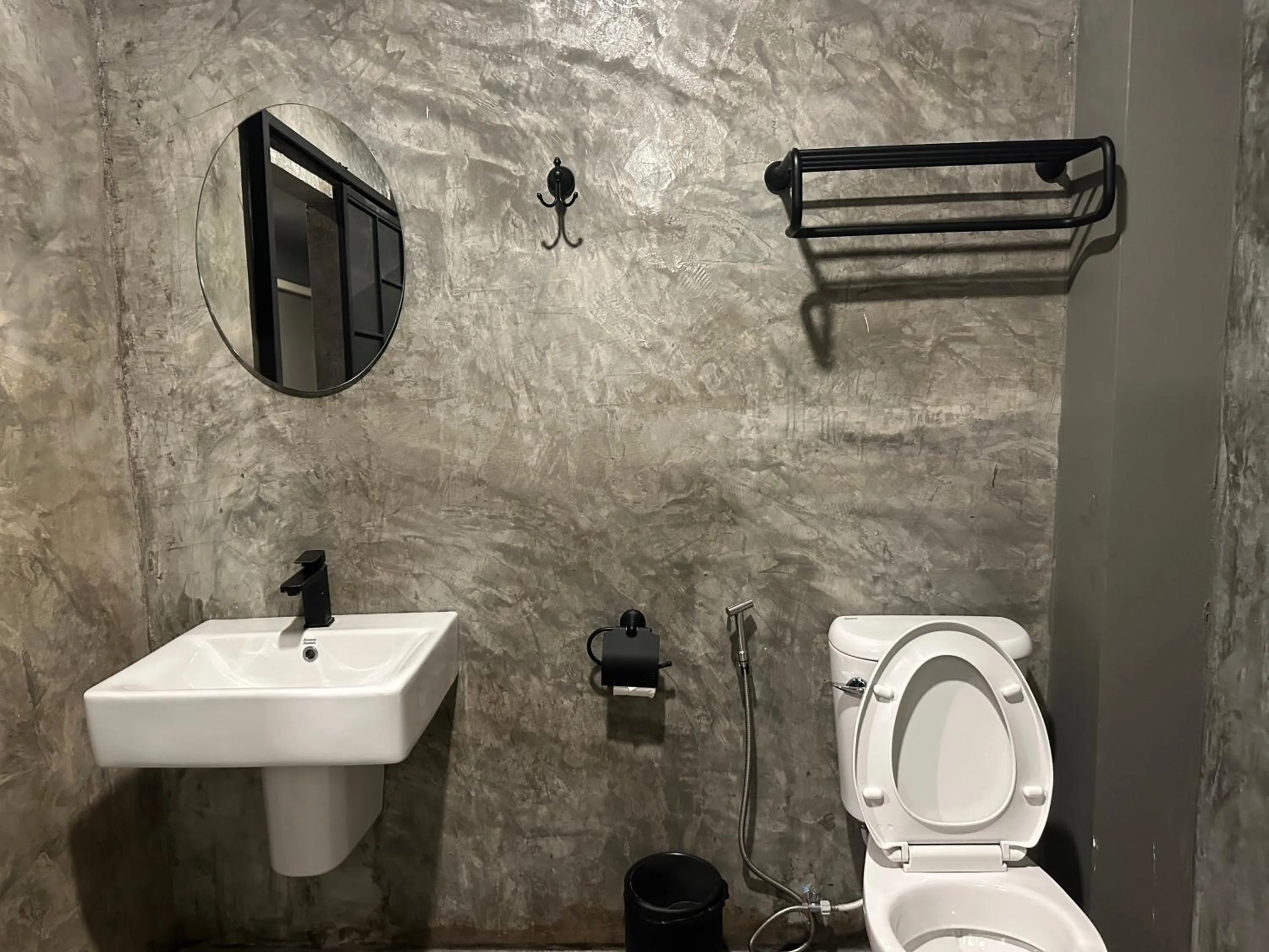 Toilet in Premier Hostel Chiang Mai