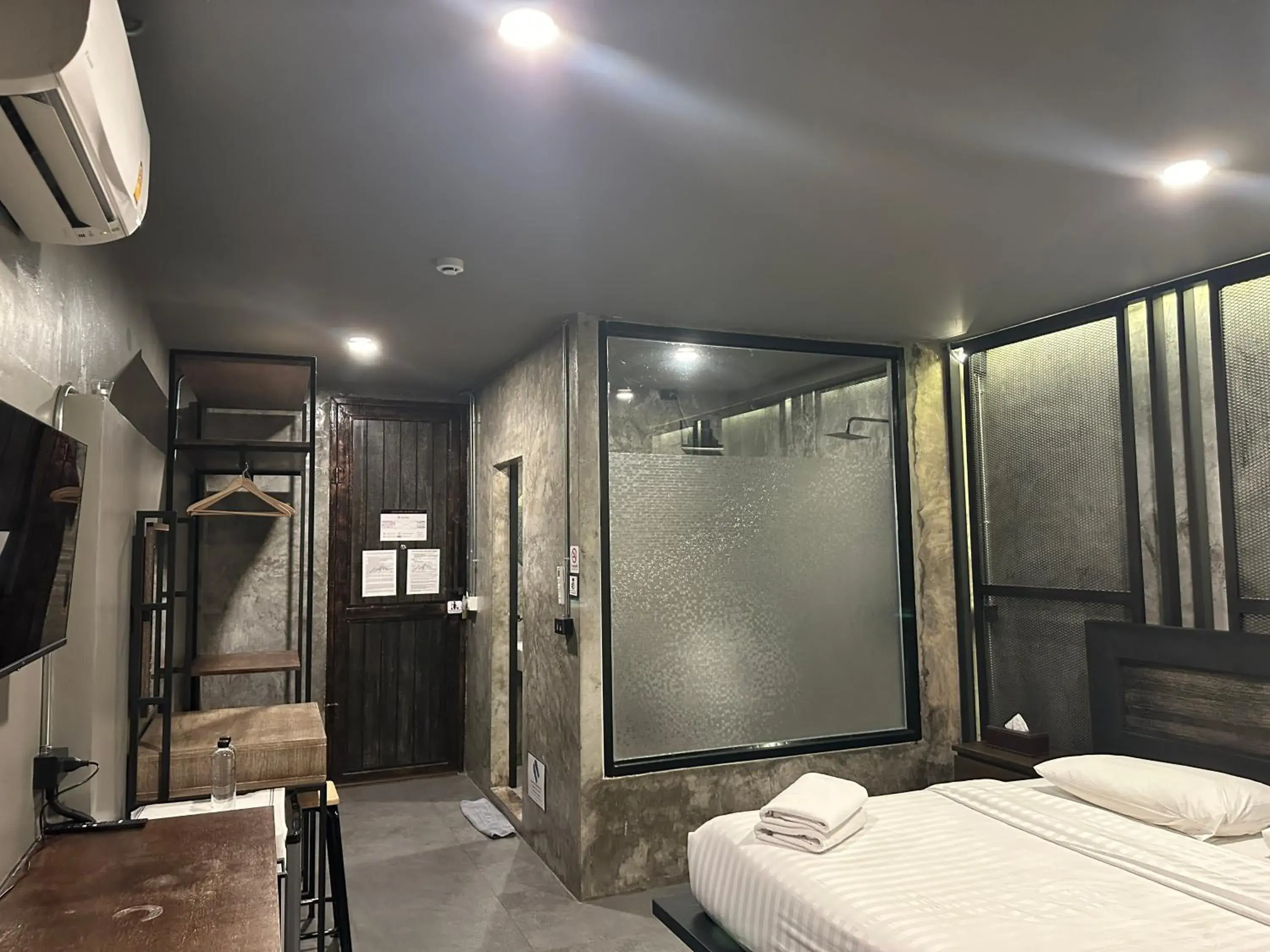 Standard King Room in Premier Hostel Chiang Mai Standard King Room in Premier Hostel Chiang Mai