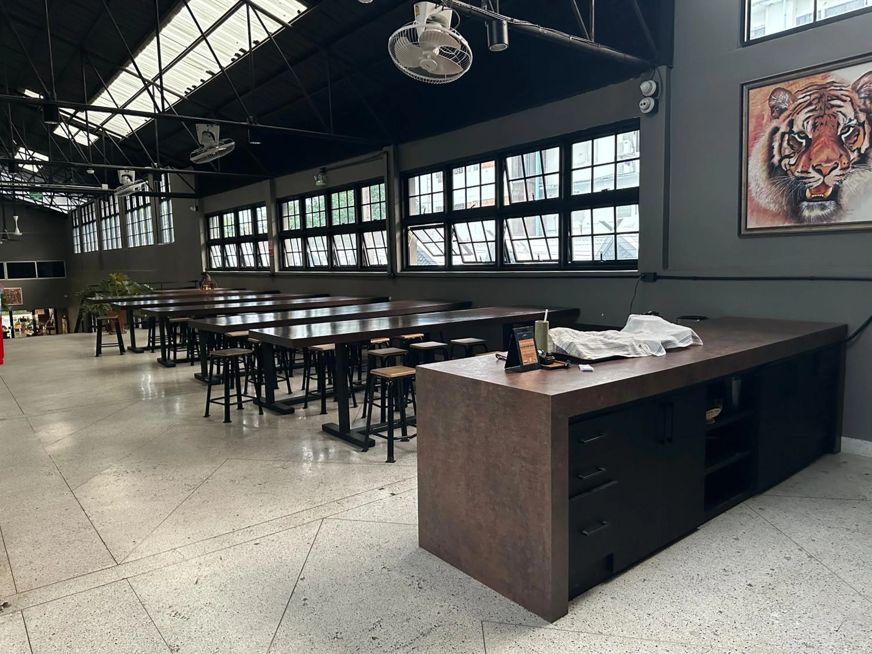 Communal kitchen in Premier Hostel Chiang Mai