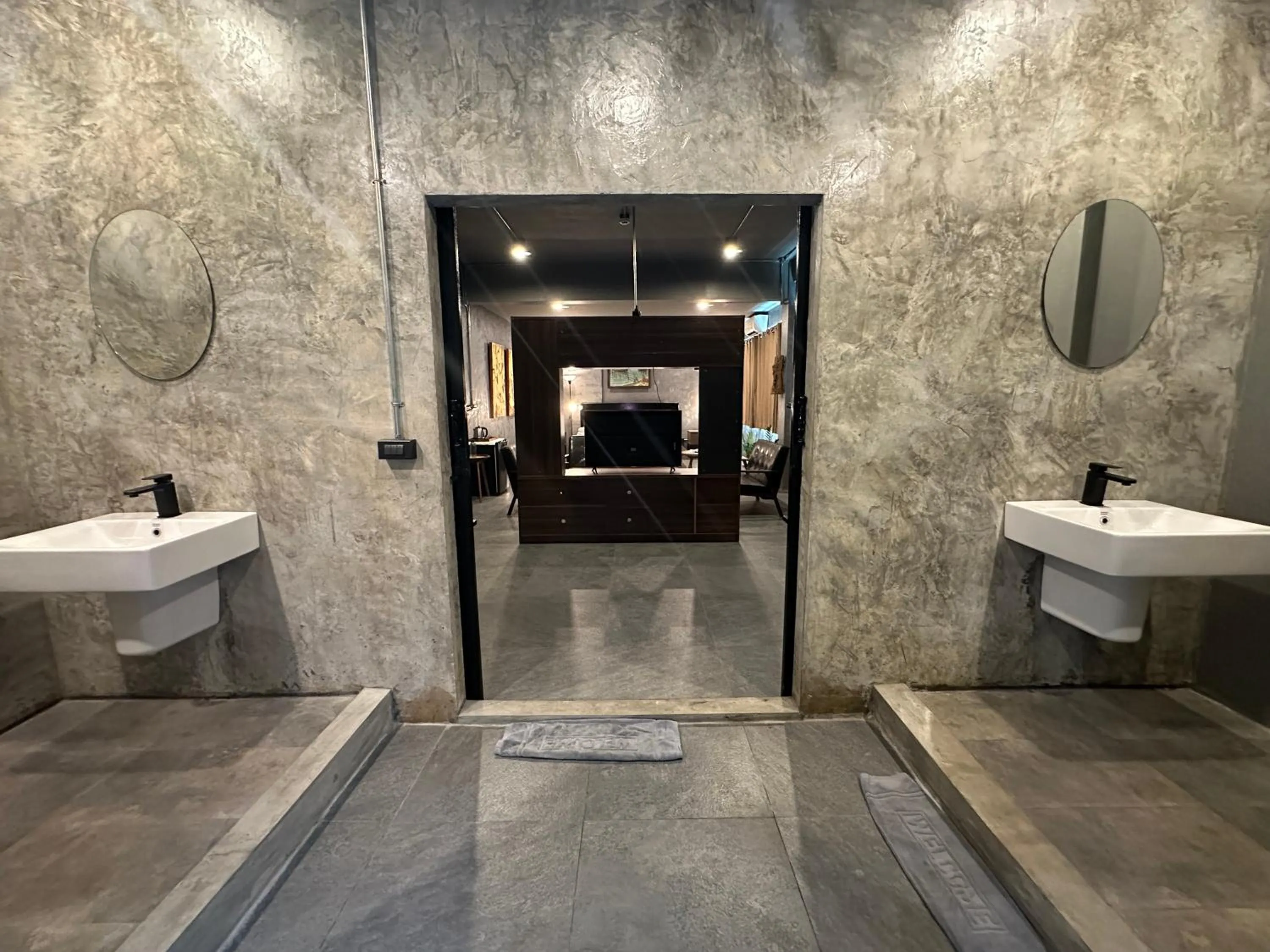 Shower in Premier Hostel Chiang Mai