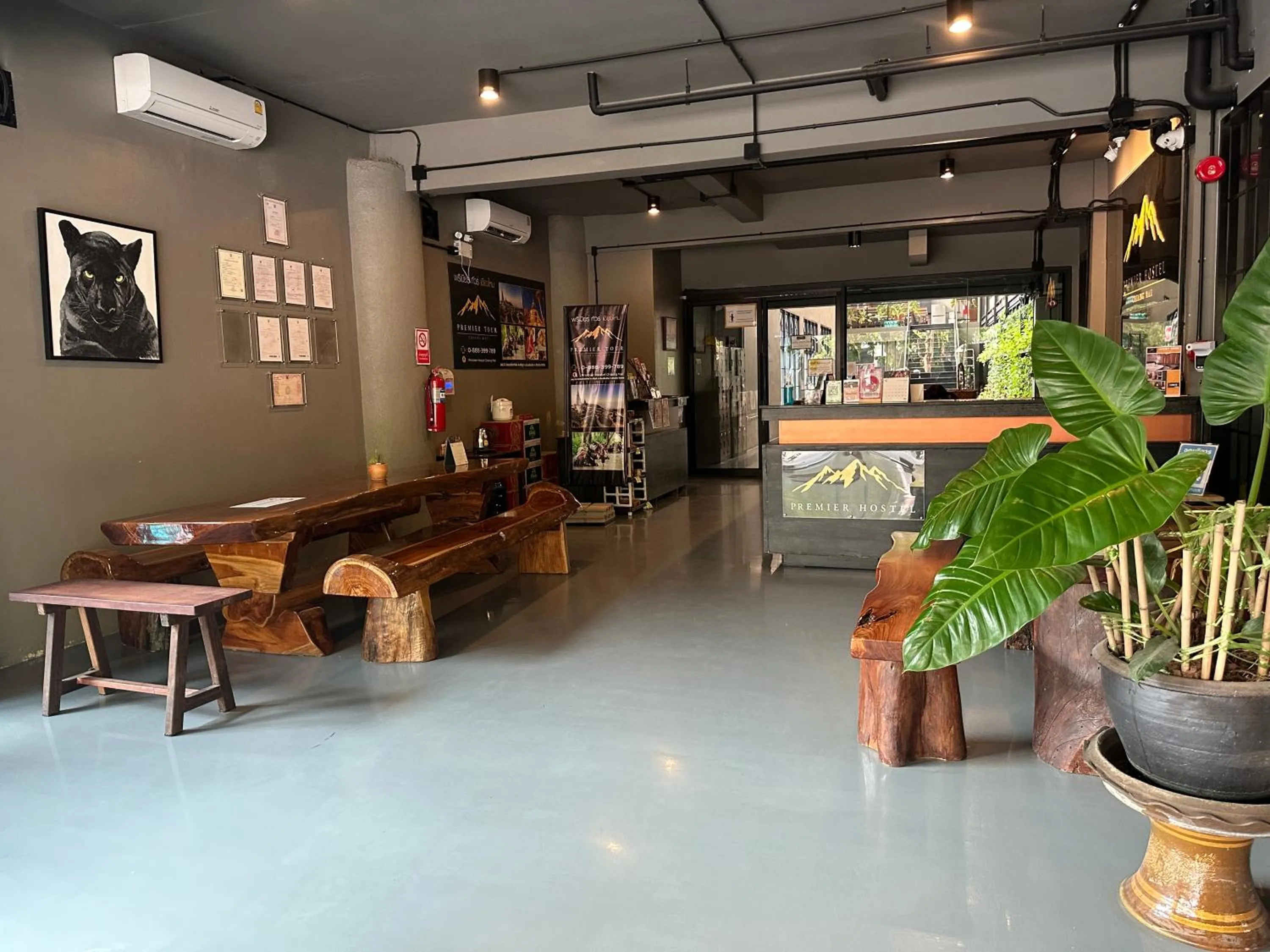 Lobby or reception in Premier Hostel Chiang Mai