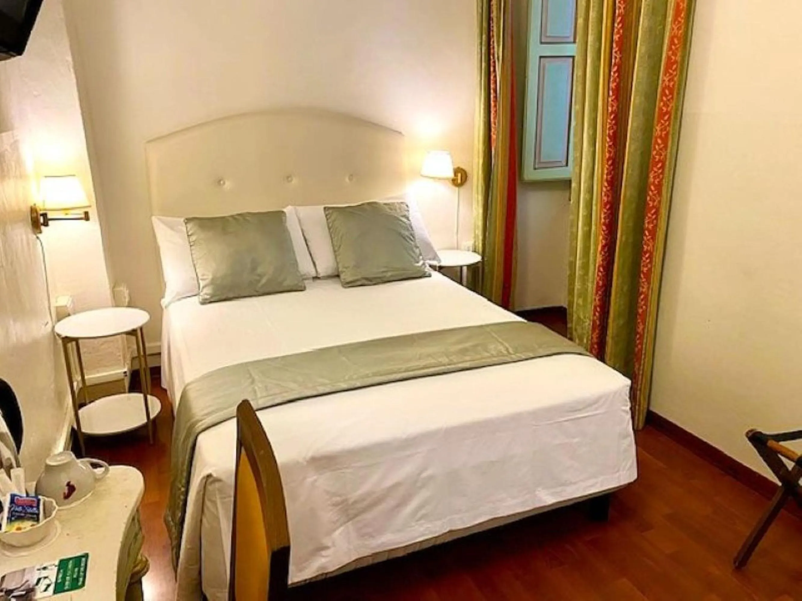 Bedroom, Bed in Hotel Cimabue