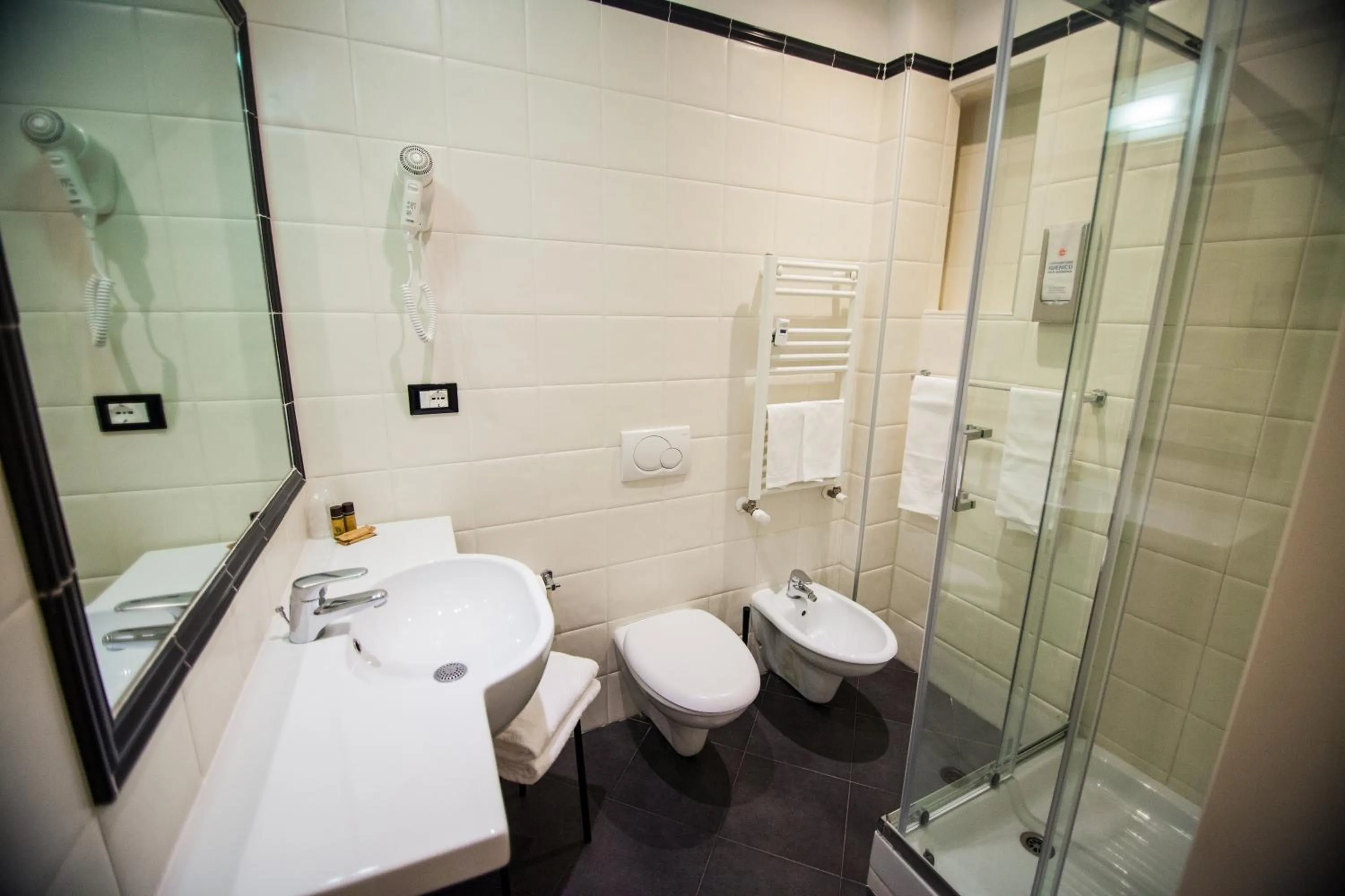 Toilet in Hotel Cimabue