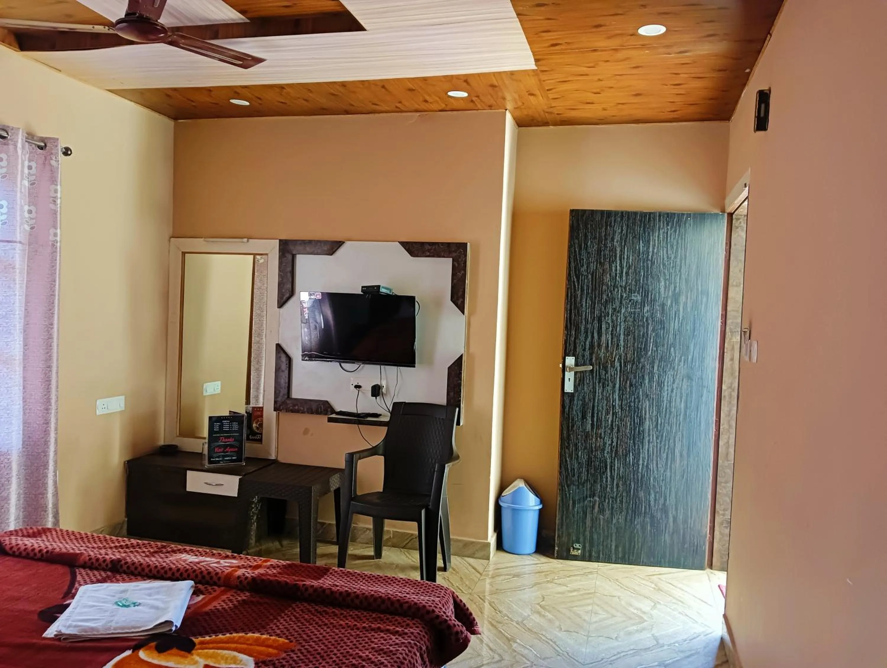 Bed in Oak wood Homestay Banikhet